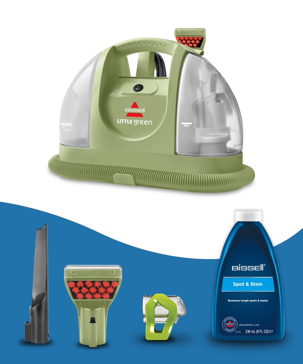 Mavi arka plan üzerinde aksesuarları ve bir şişe leke çıkarıcısı ile Bissell Little Green taşınabilir halı temizleyici.