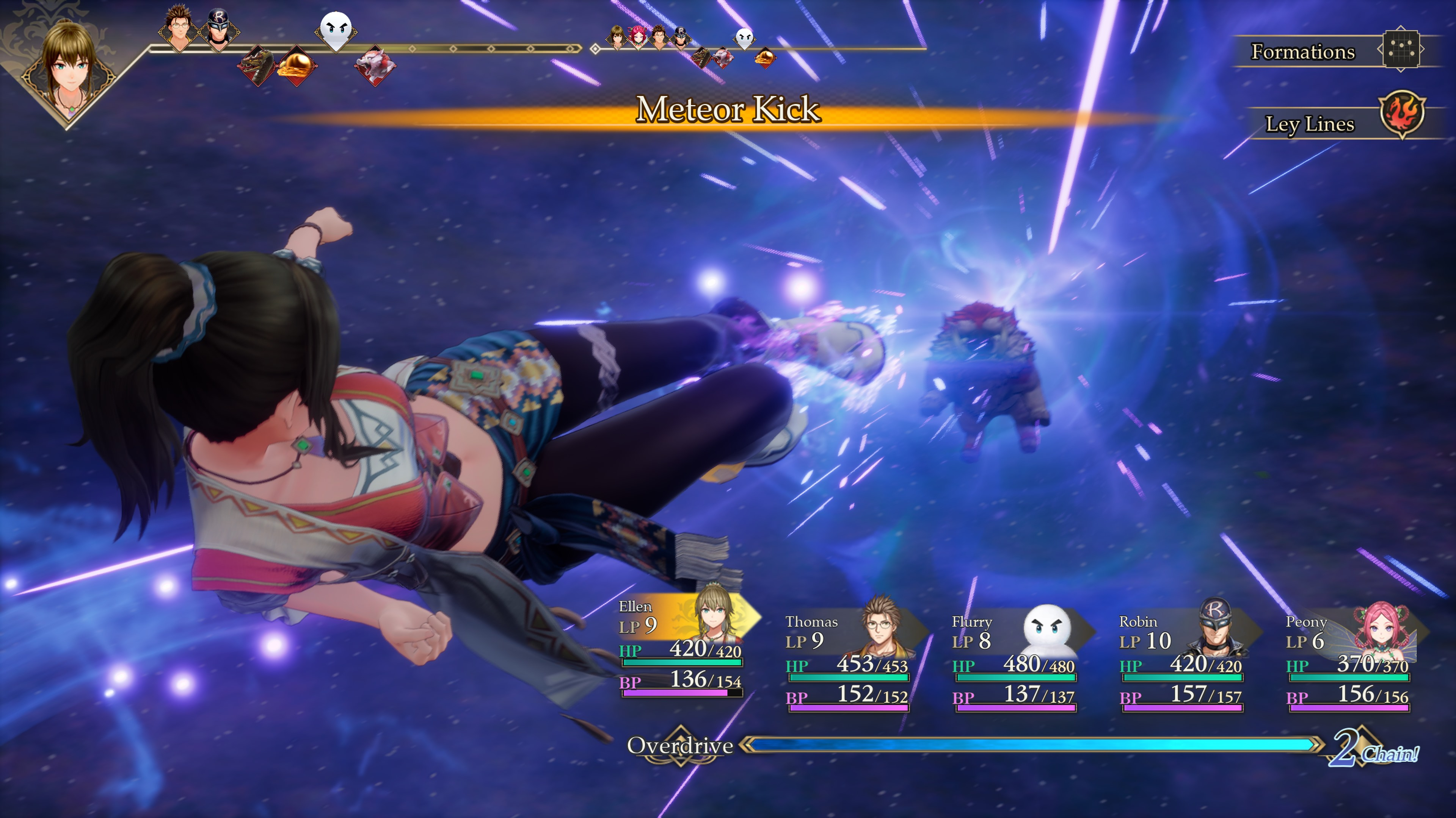 Anime-Kriegerin führt eine spektakuläre Meteor-Kick-Attacke gegen ein blaues Monster aus.