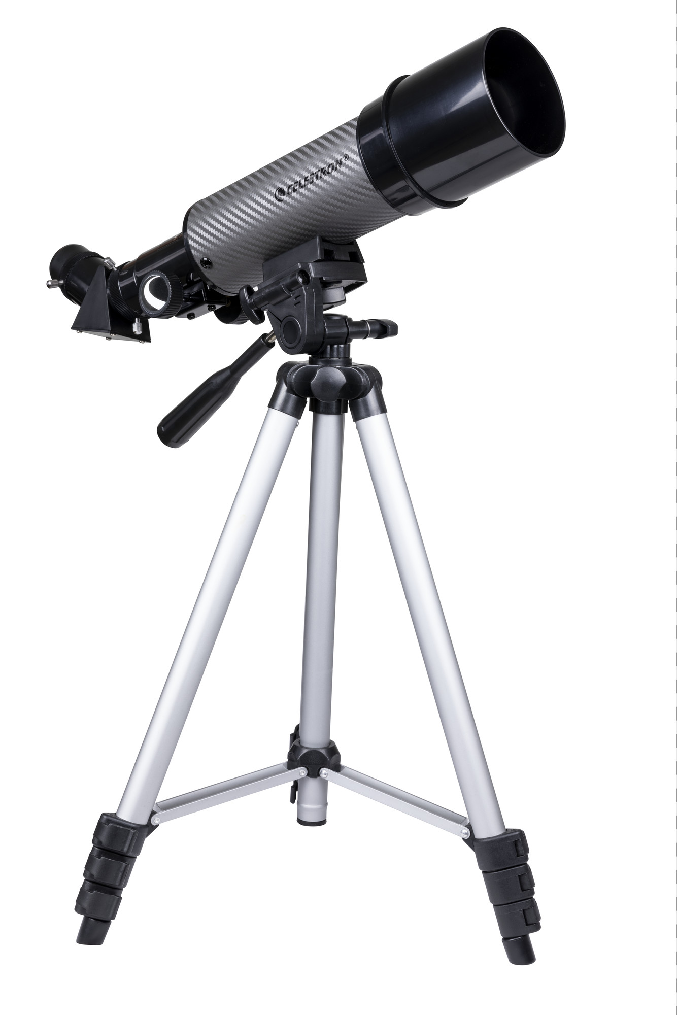 Beyaz arka plan üzerinde tripod üzerine monte edilmiş karbon kaplamalı bir Celestron teleskop.