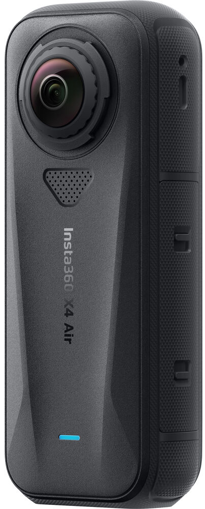 Fekete Insta360 X4 Air kamera halszemlencsével és a márkajelzéssel az elején.
