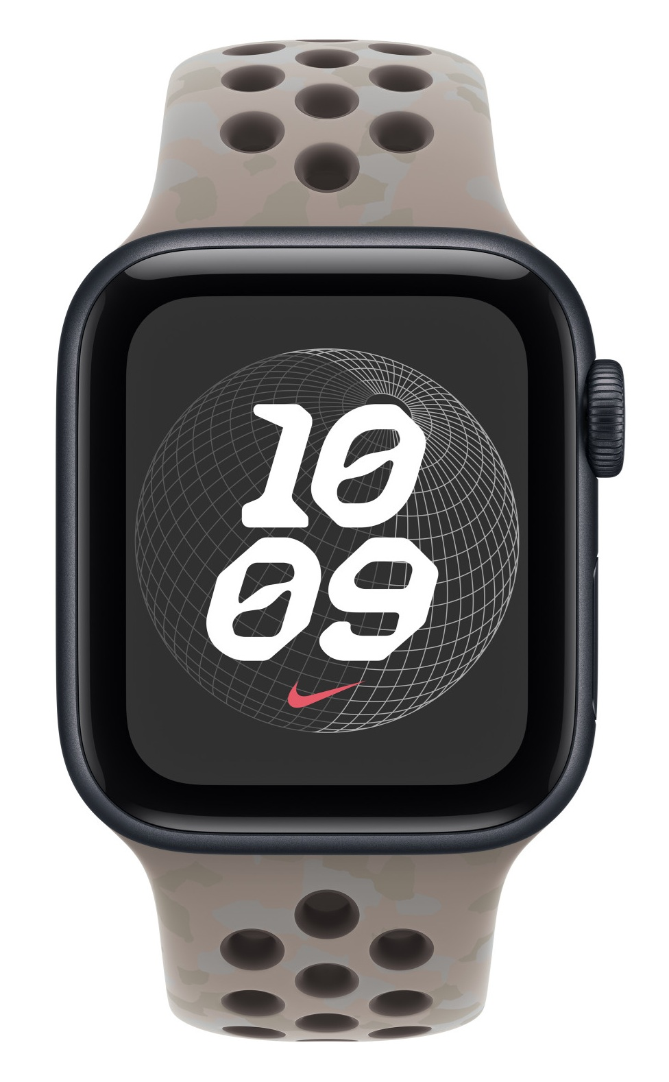 Apple Watch z paskiem sportowym Nike i cyfrową tarczą na białym tle.