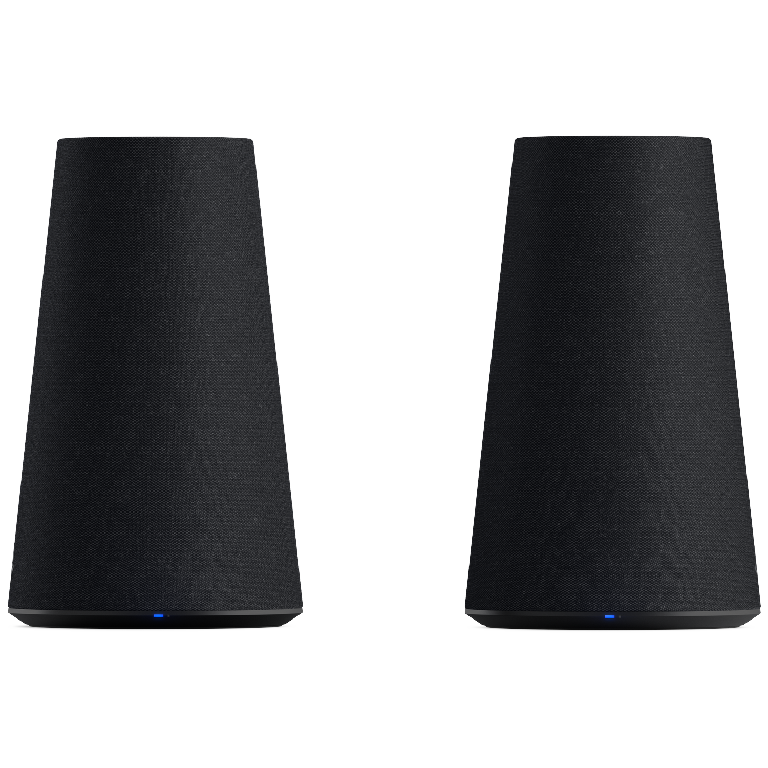 Deux haut-parleurs coniques noirs avec des lumières bleues subtiles à la base sur fond noir.