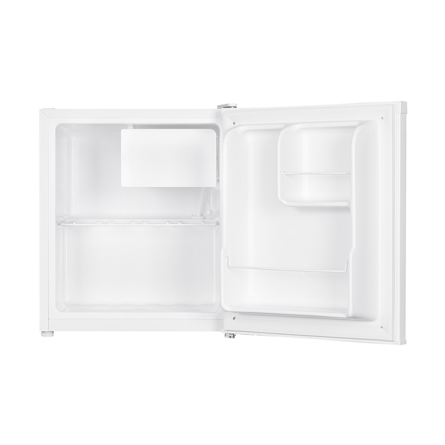 Un piccolo mini frigorifero bianco vuoto con la porta aperta, che mostra uno scomparto superiore e un ripiano.
