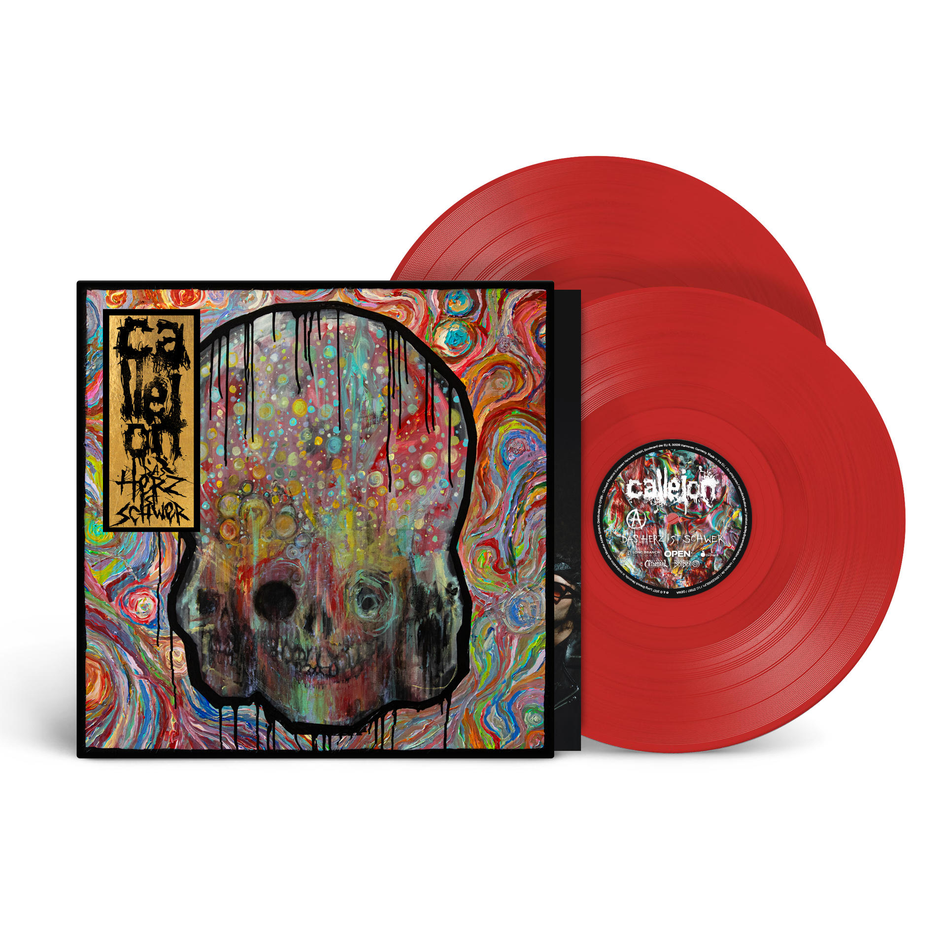 Ein Albumcover mit einem bunten Schädel und zwei rote Vinylschallplatten auf weißem Hintergrund.
