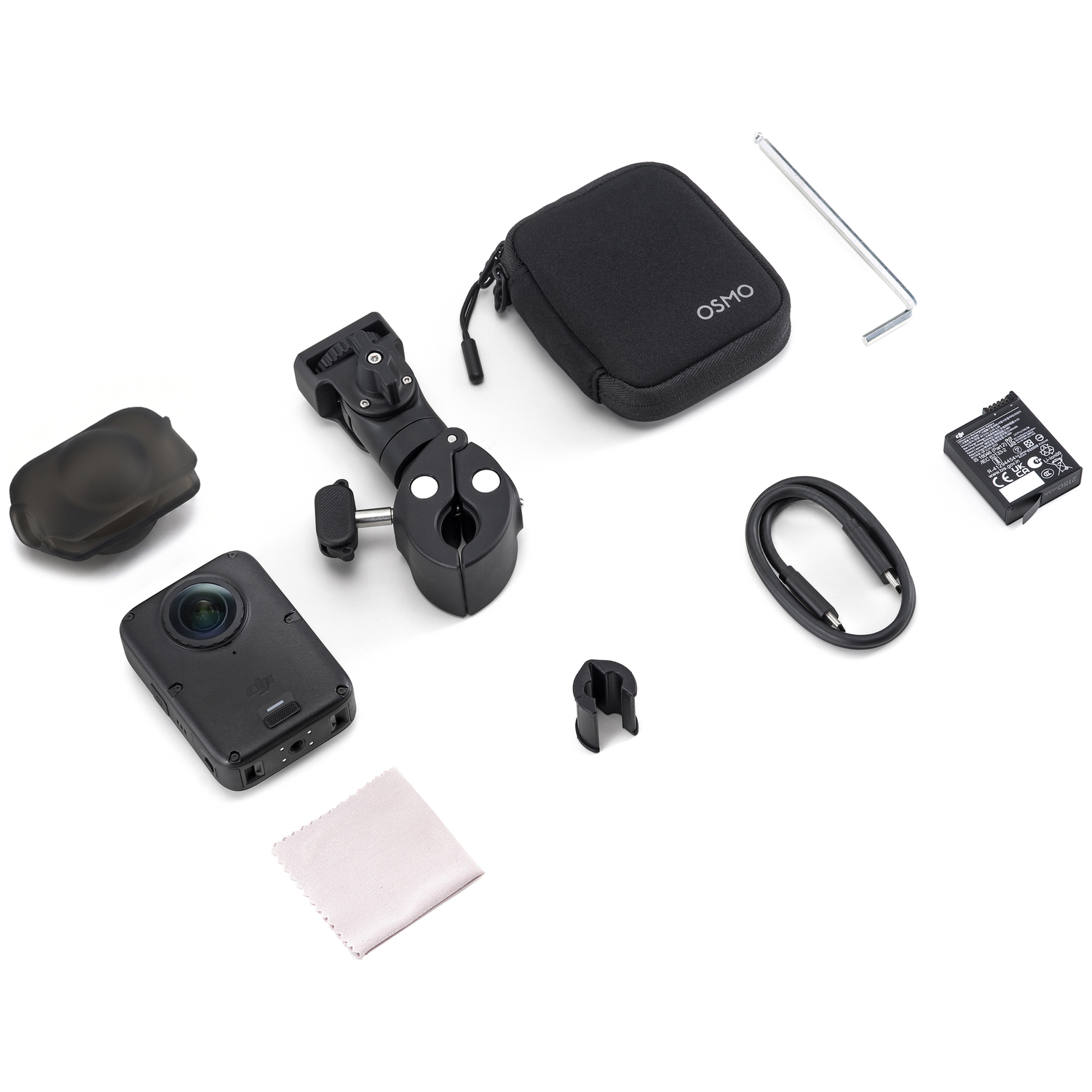 Caméra d'action DJI Osmo avec accessoires comme support, étui, câble et batterie sur fond blanc.