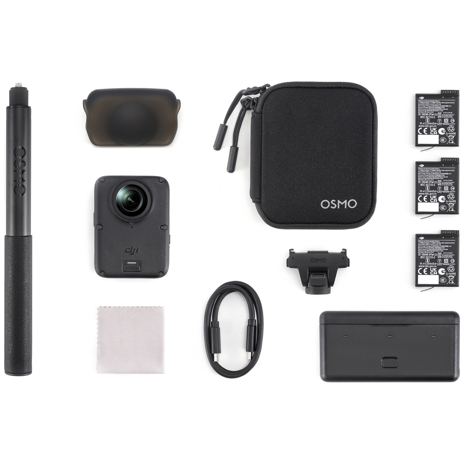 Caméra d'action Osmo avec accessoires comme batteries, câble, étui et perche à selfie.