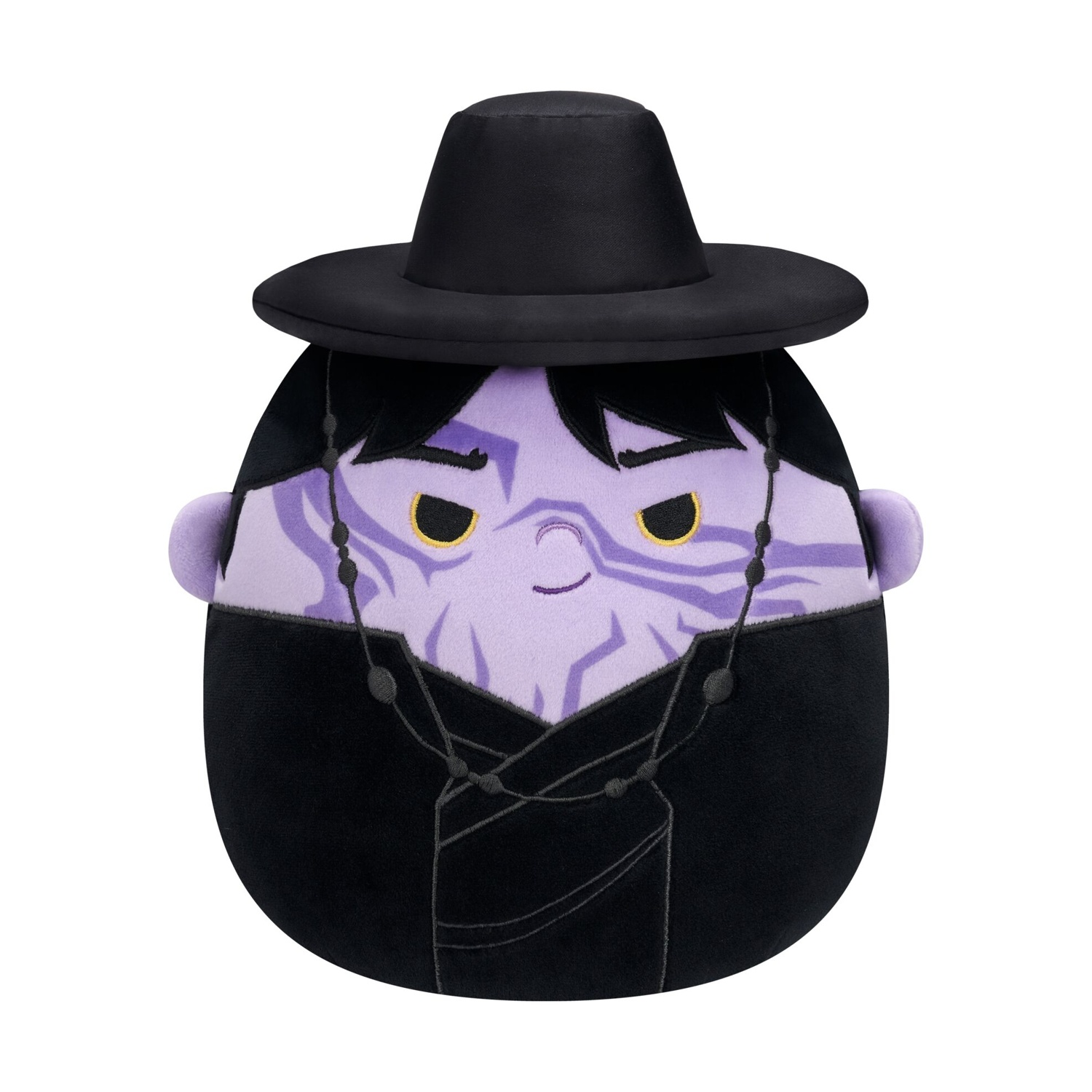 Peluche con viso viola, cappello nero, veste e collana di perle su sfondo bianco.
