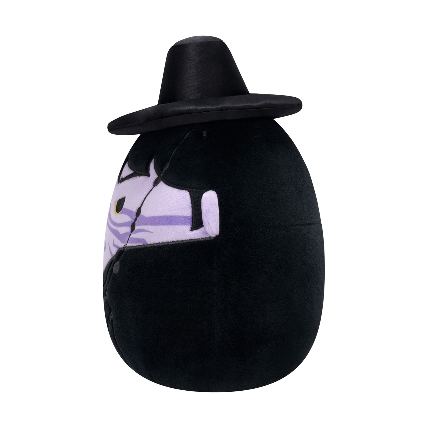 Un peluche nero con cappello nero e viso viola chiaro su sfondo bianco.