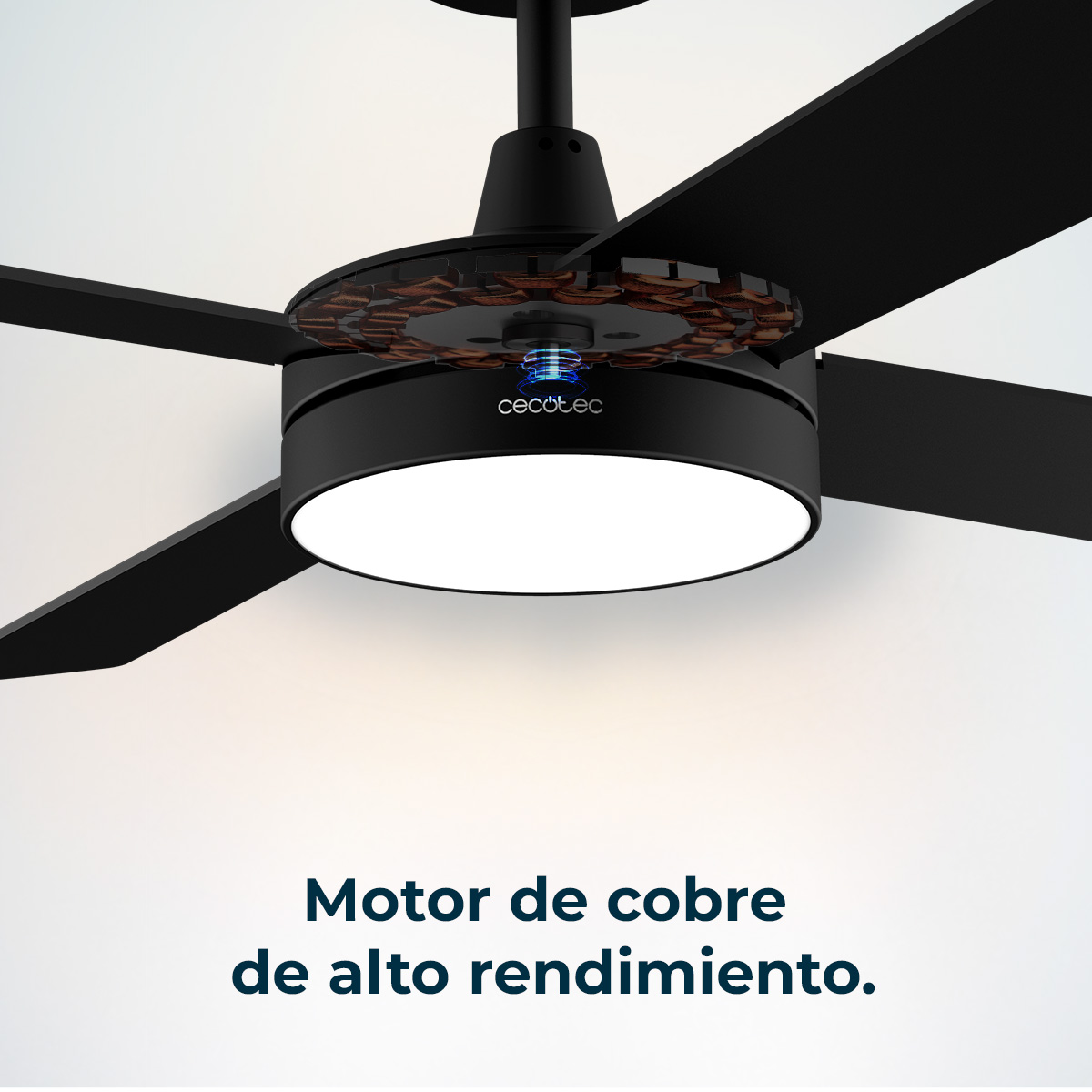 Un ventilador de techo negro con bobinas de motor de cobre expuestas y una luz redonda.