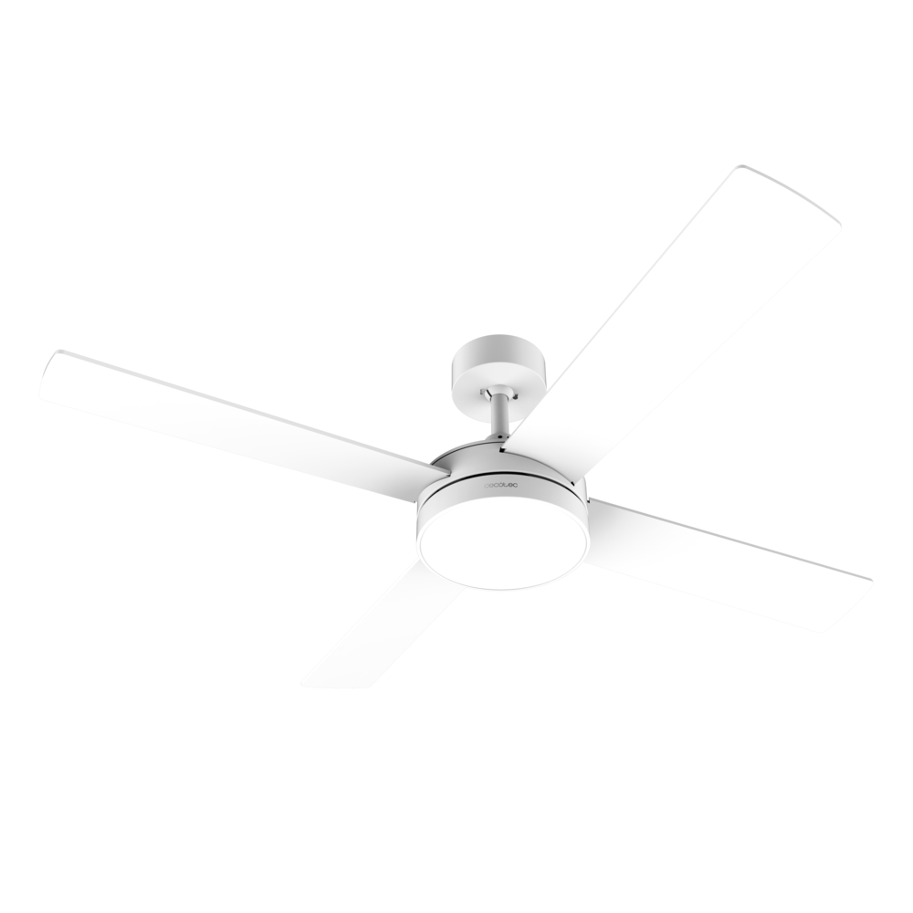 Un ventilador de techo blanco con cuatro aspas anchas y una luz redonda en el centro sobre fondo negro.