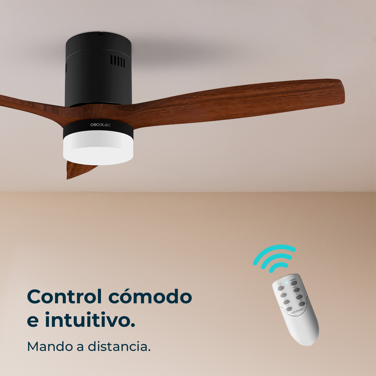 Un ventilador de techo negro con aspas de madera y un mando a distancia.