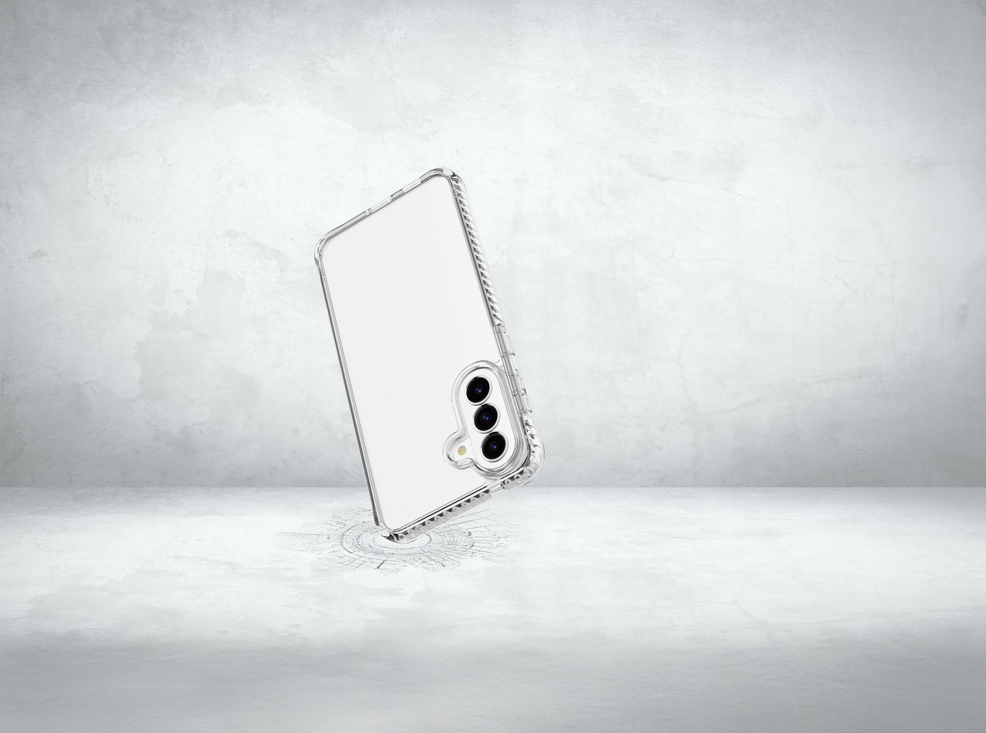 Un smartphone con funda transparente flota sobre un fondo gris.