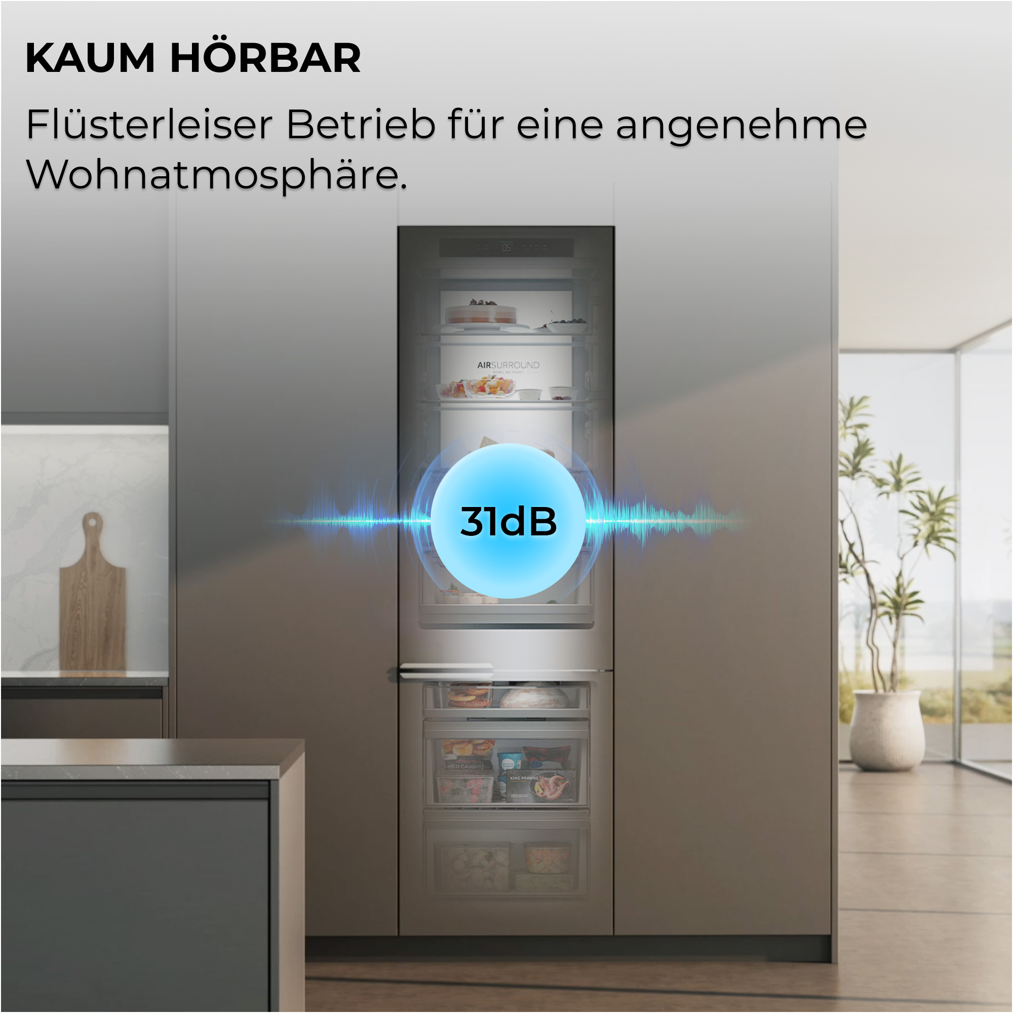 Moderne Küche mit integriertem Kühlschrank und 31dB-Schallwellensymbol.