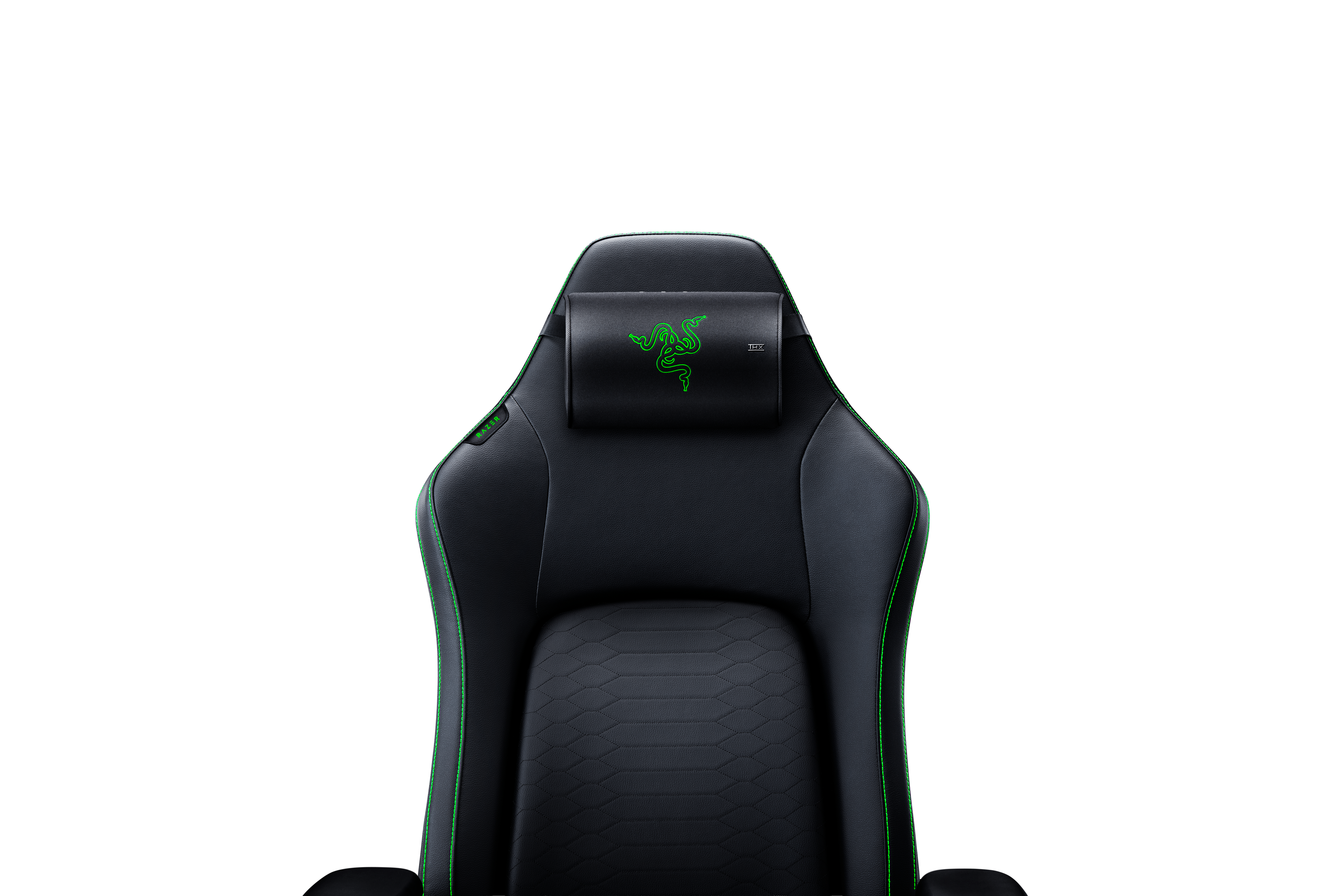Ein schwarzer Gaming-Stuhl mit grünen Nähten und Razer-Logo auf der Kopfstütze vor weißem Hintergrund.