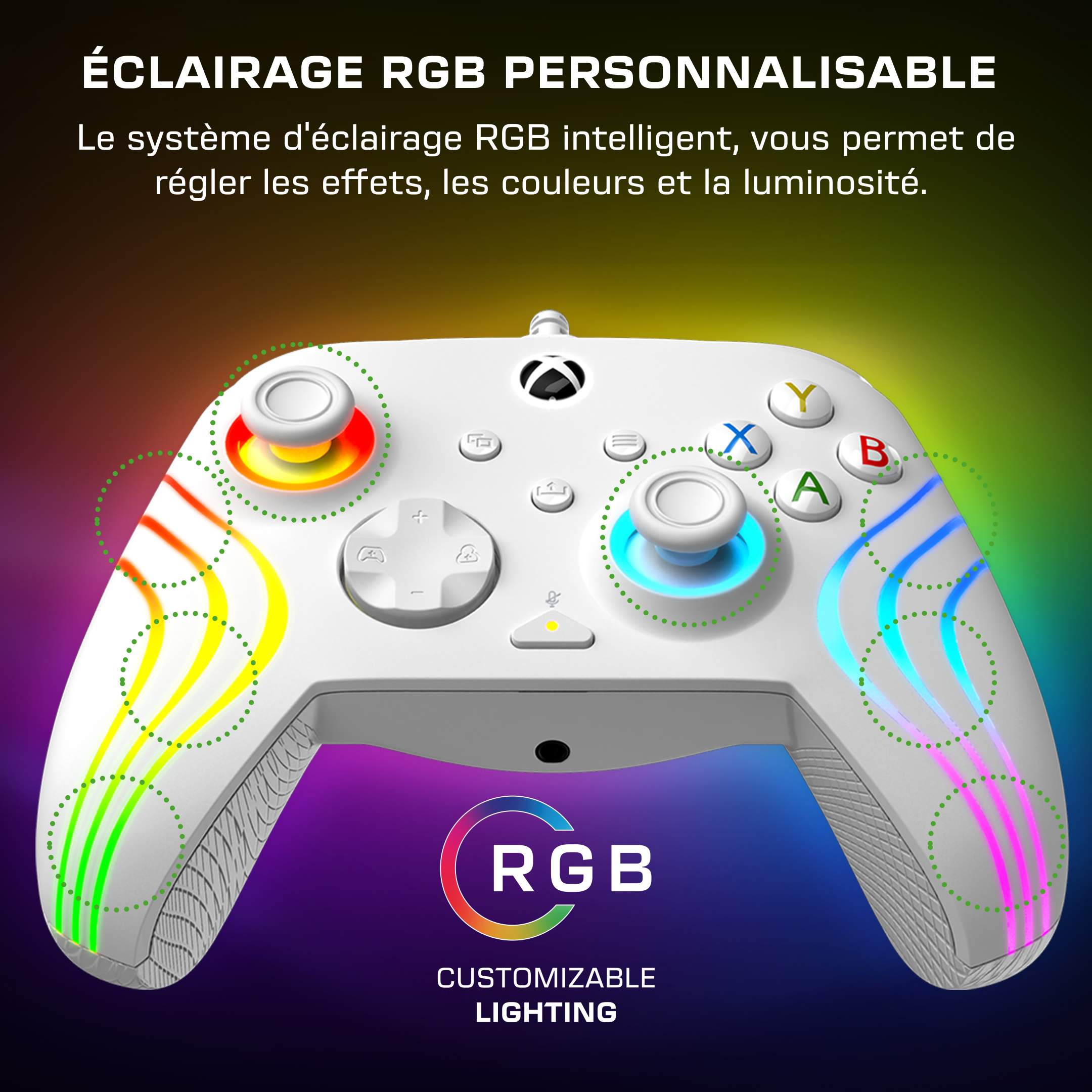 Manette de jeu blanche dotée d'un éclairage RVB personnalisable sur le corps et les sticks, sur fond sombre.