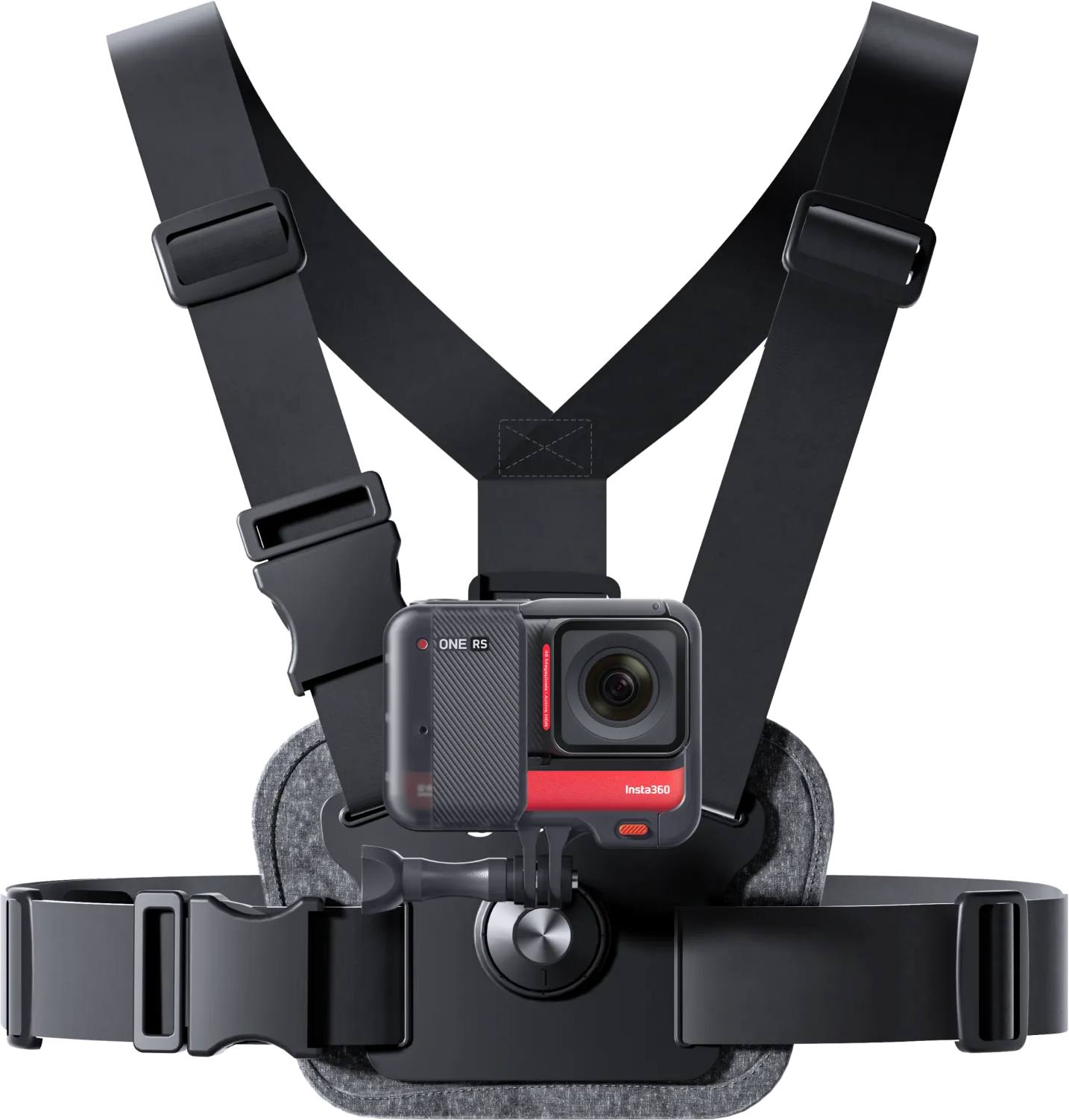 Fekete Insta360 ONE RS akciókamera fekete mellkaspánton, fekete háttér előtt.