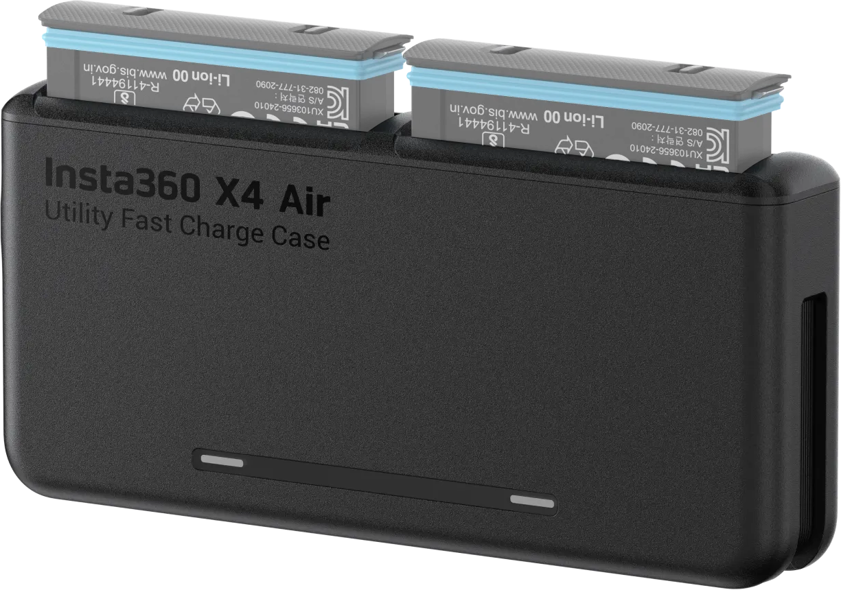 Fekete Insta360 X4 Air Utility Fast Charge tok két behelyezett akkumulátorral sötét háttér előtt.
