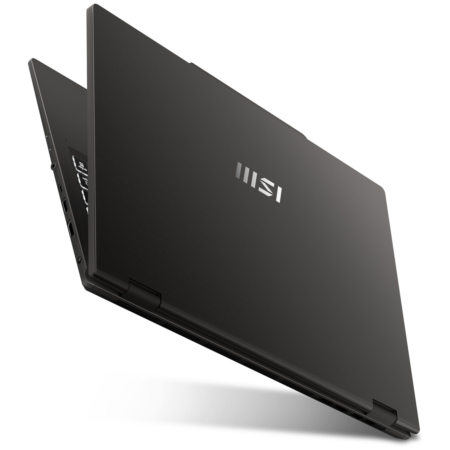 Un ordinateur portable MSI noir flotte légèrement incliné sur un fond blanc, le logo de la marque sur le couvercle.