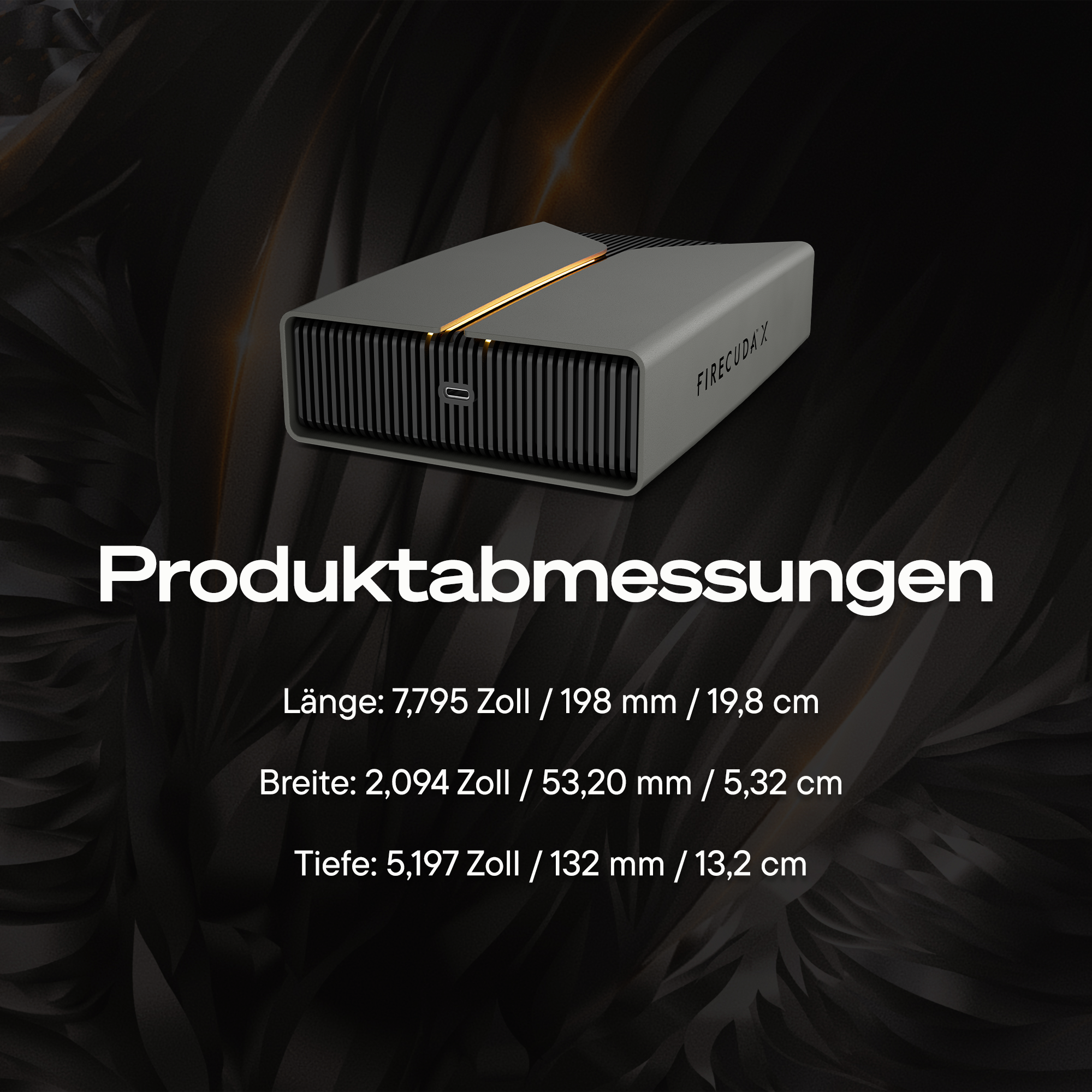 Produktabmessungen einer grauen FireCudaX Festplatte auf dunklem Hintergrund mit Maßen in Zoll und Millimetern.