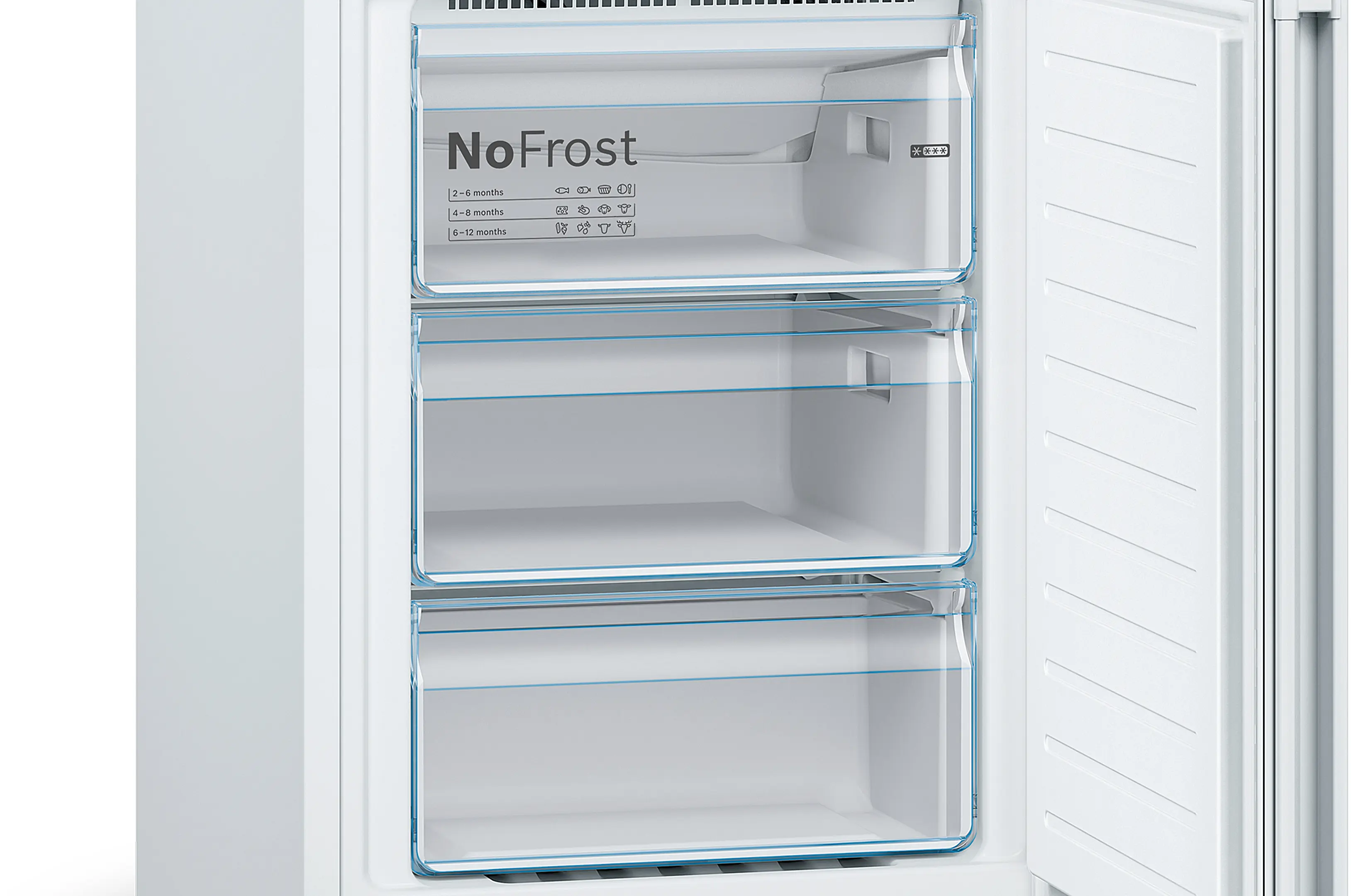 Cajones de congelador blancos abiertos con etiqueta NoFrost.