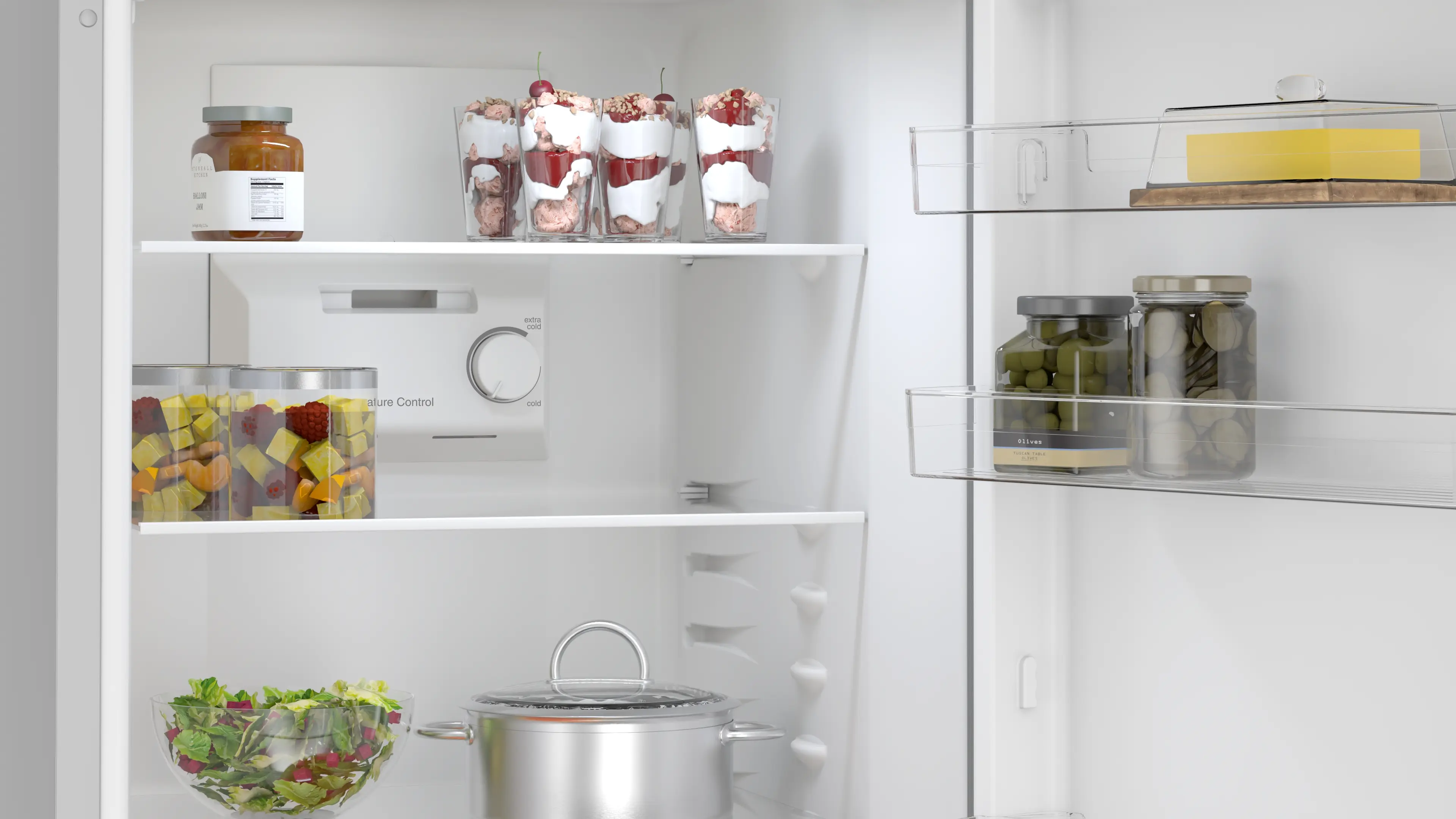 Refrigerador blanco abierto lleno de alimentos, incluyendo postres, verduras, ensalada y tarros.