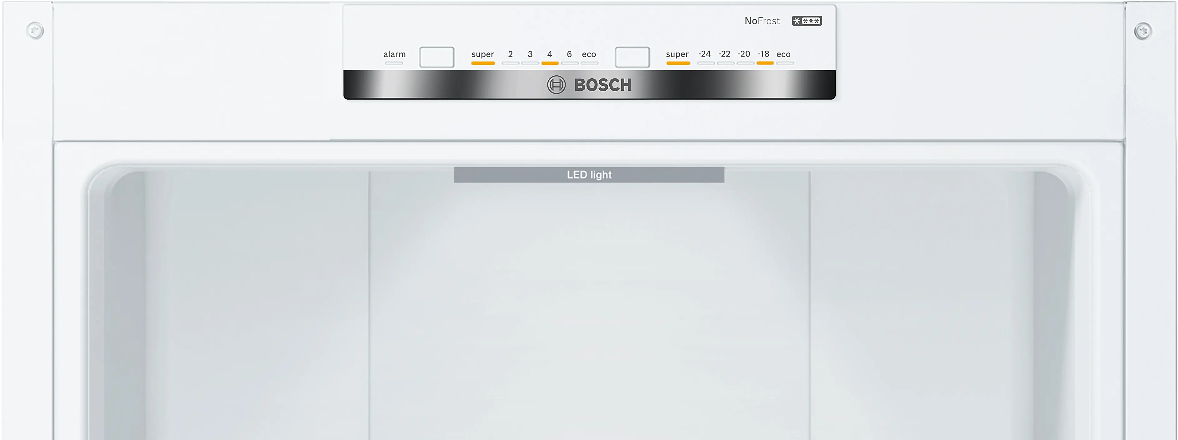 Panel de control del frigorífico Bosch con luz LED y botones sobre un interior blanco vacío.