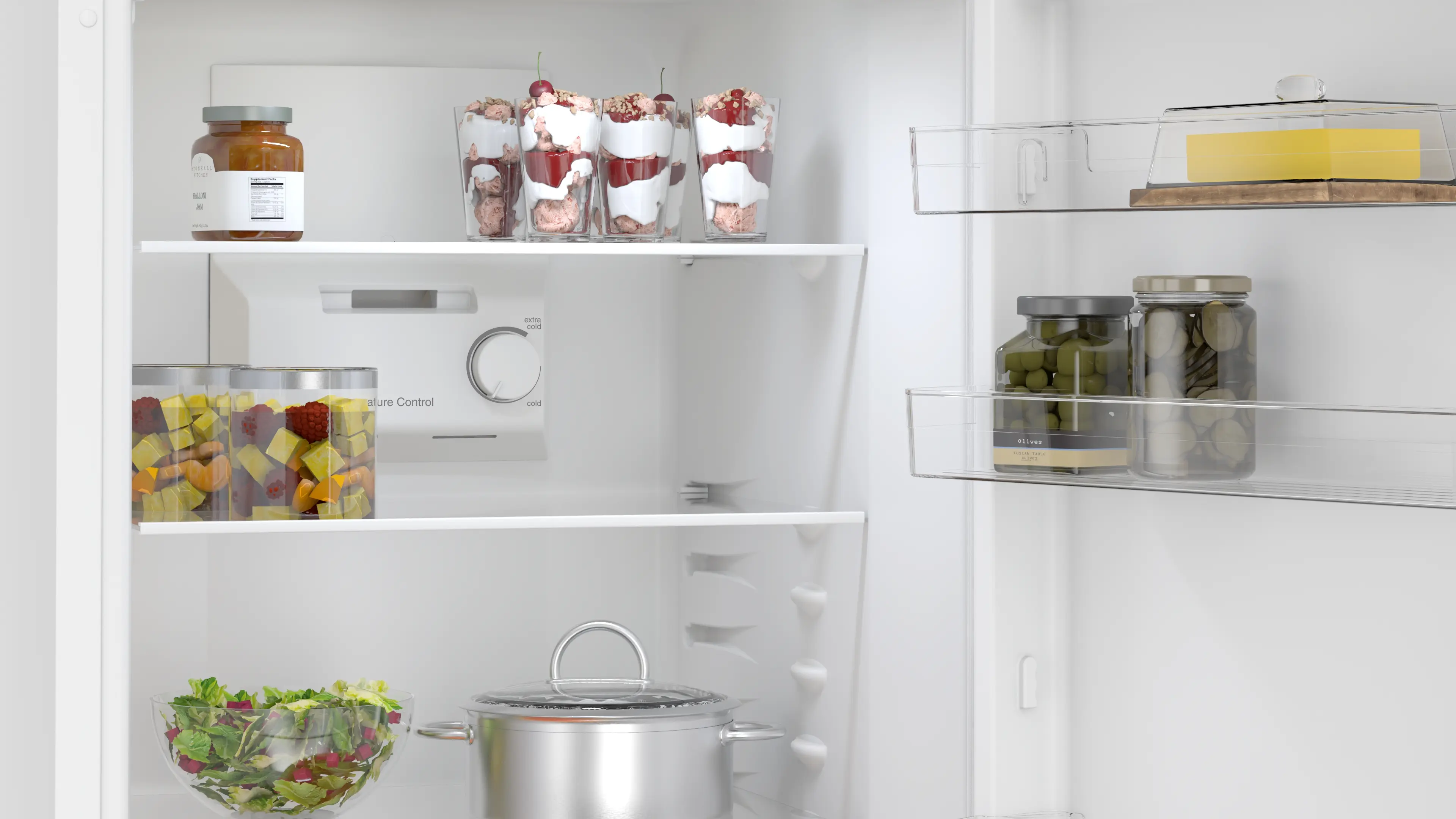 Un refrigerador blanco limpio con postres, ensaladas, una olla y frascos de comida.