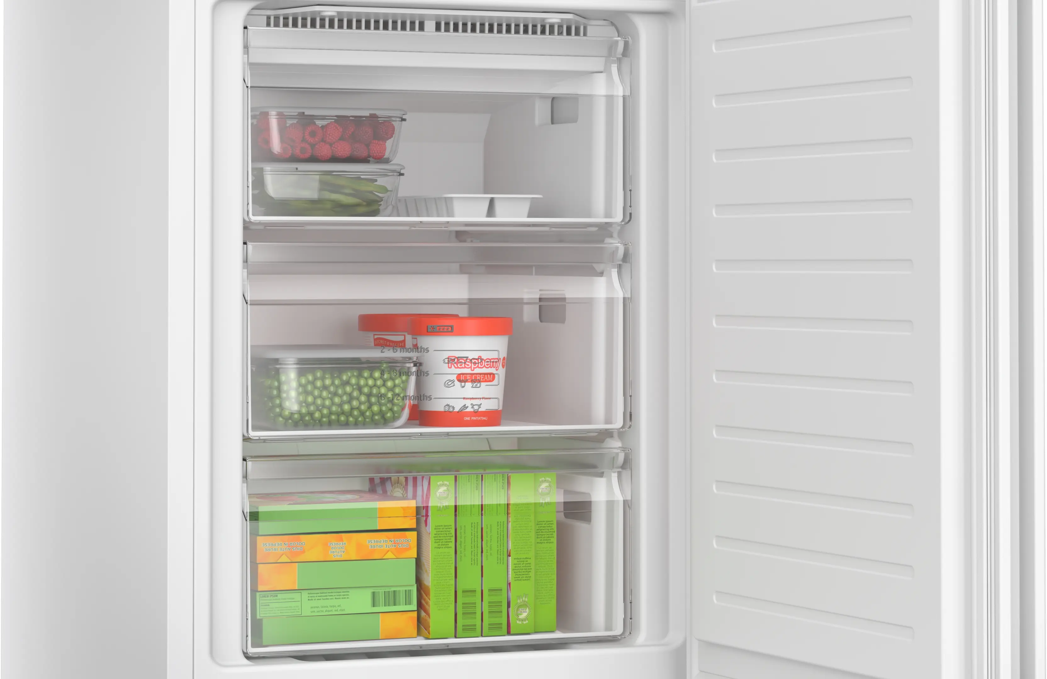 Congelador blanco abierto con cajones transparentes llenos de alimentos congelados como bayas, guisantes y helado.