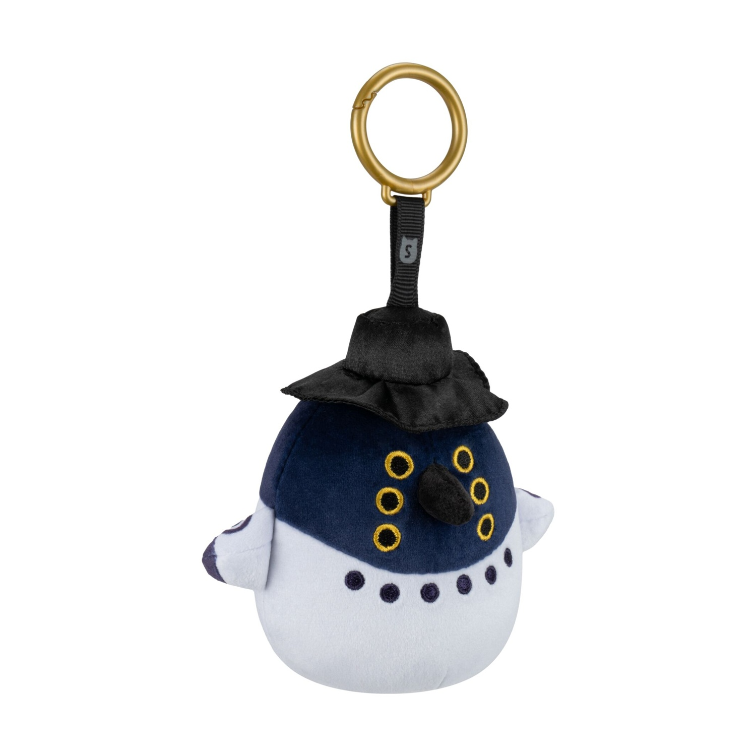 Un pinguino di peluche con cilindro nero, occhi cerchiati di giallo e un anello dorato.
