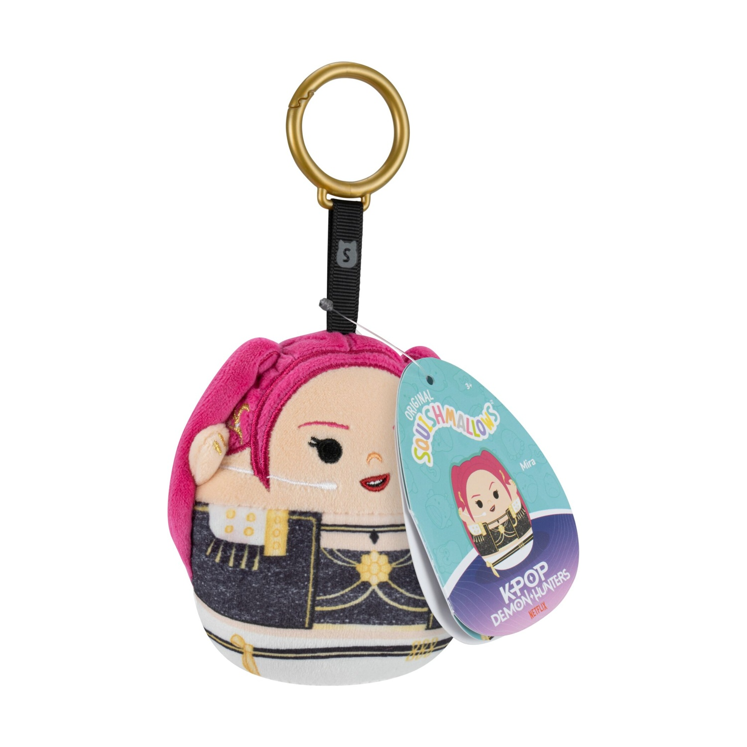 Un peluche portachiavi Squishmallows con capelli rosa e abito K-pop, provvisto di etichetta.