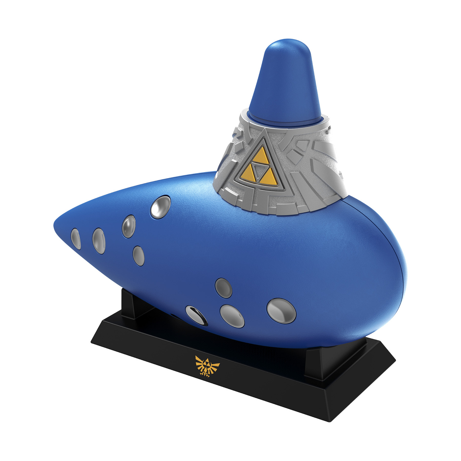 Ocarina blu con bottoni argentati e simbolo della Triforza su supporto nero, sfondo bianco.