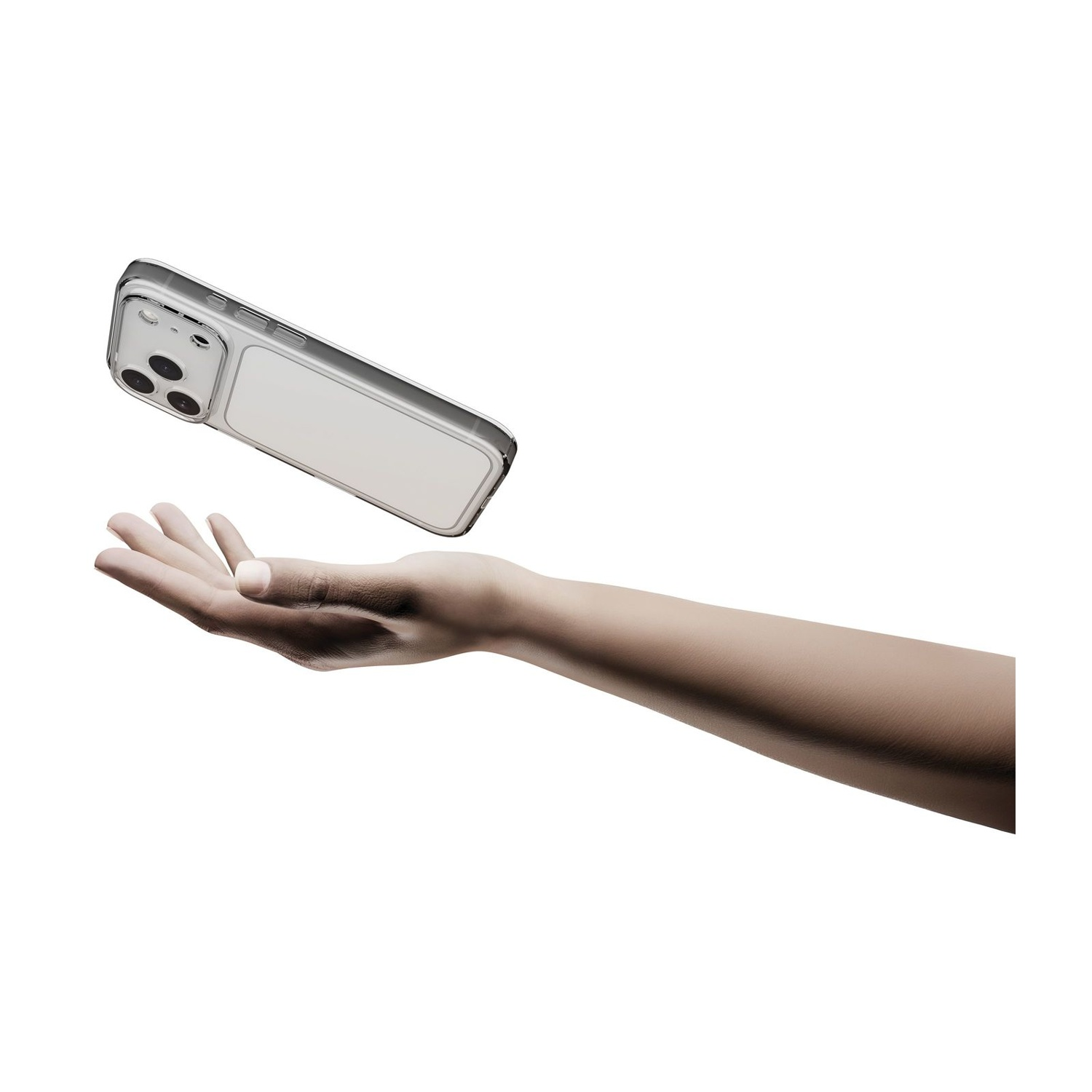 Una mano aperta fluttua sotto uno smartphone moderno su sfondo bianco.