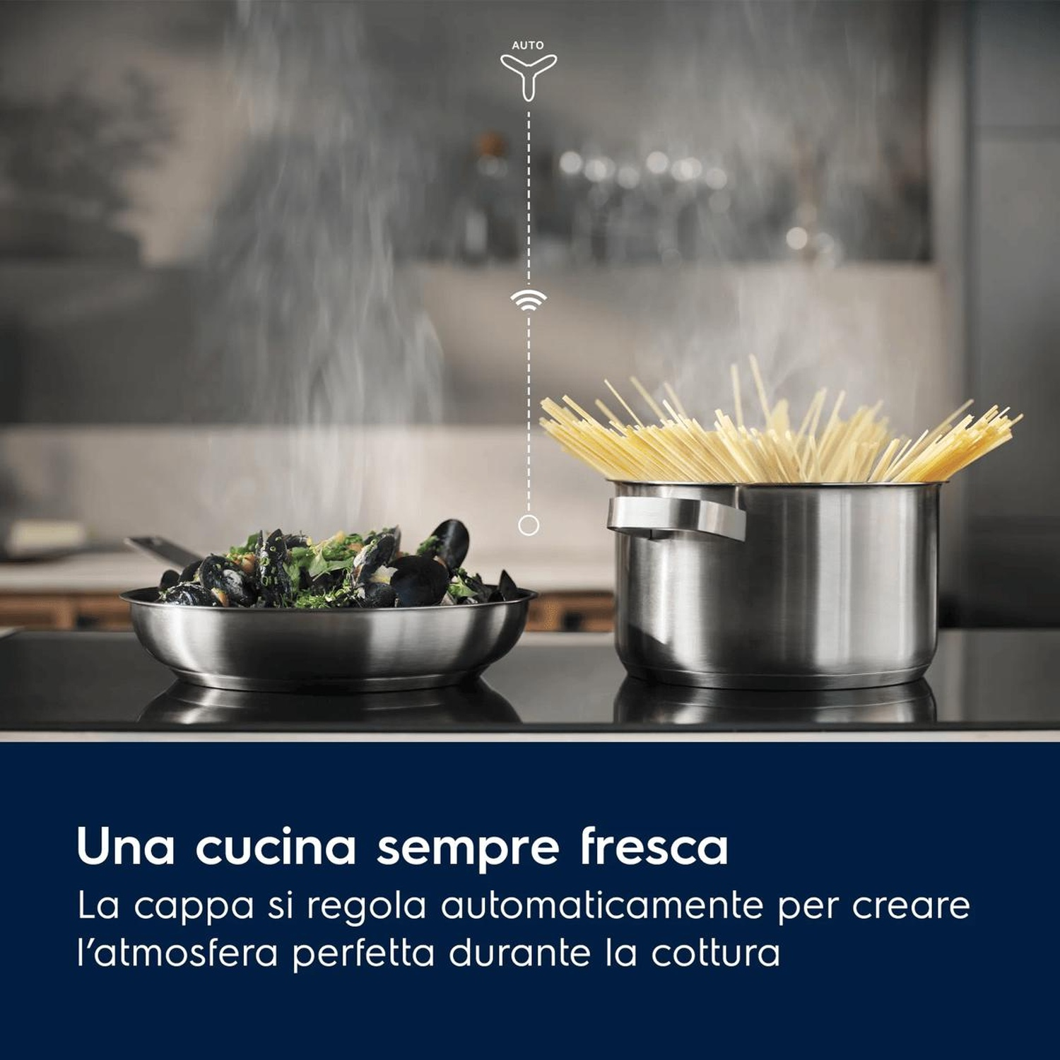 Padella fumante con cozze e pentola con spaghetti su piano cottura, con simbolo auto sopra.