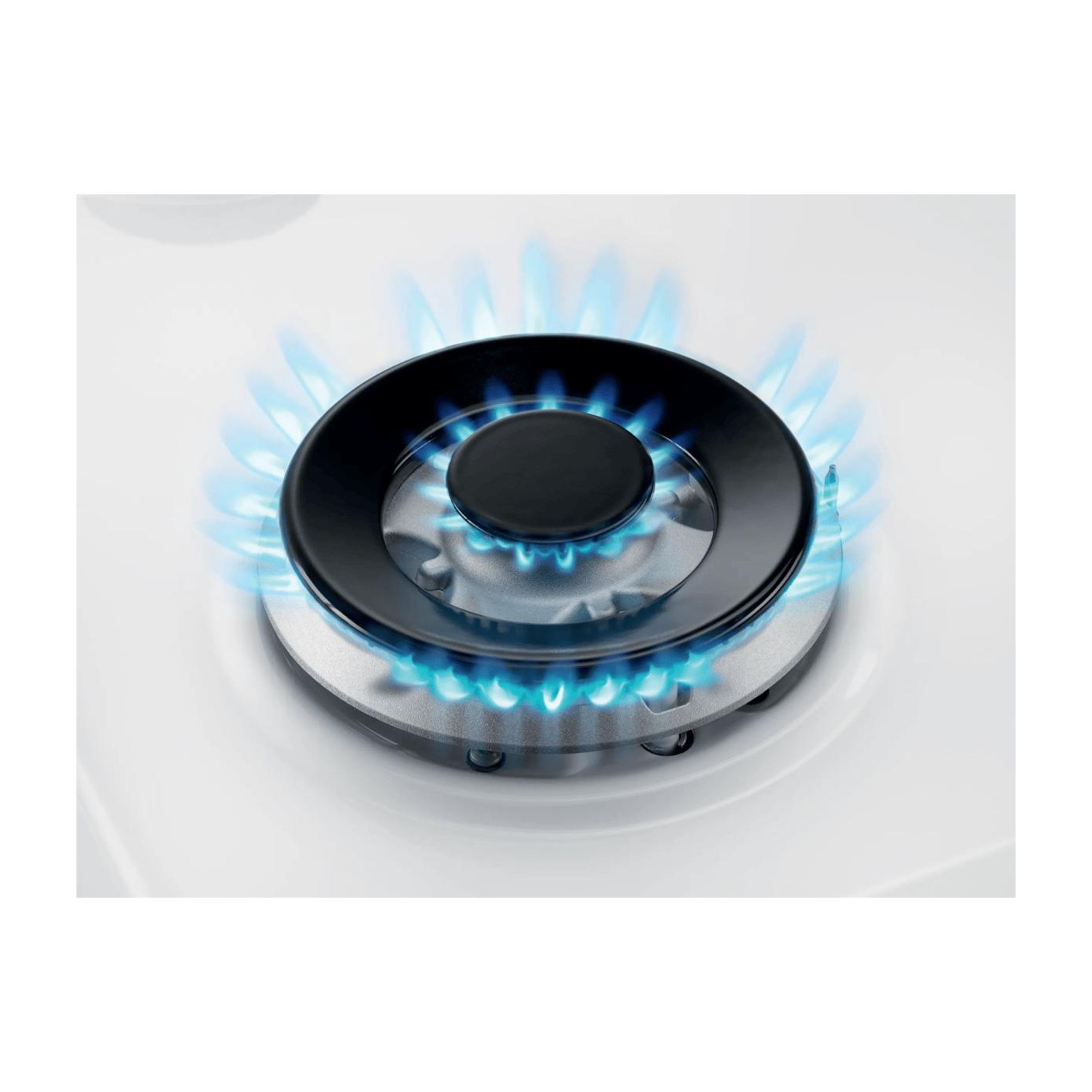 Un bruciatore a gas acceso con una fiamma blu brillante su una superficie di stufa bianca.