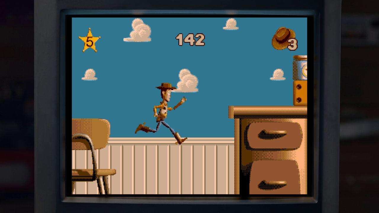 Pixel-Spielbildschirm mit Cowboy Woody, der vor blauem Himmel mit Wolken rennt.