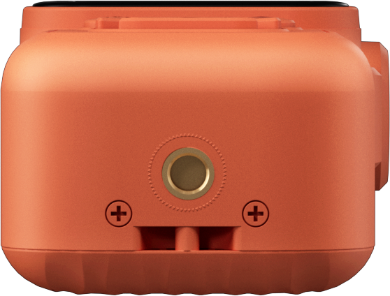 Bas d'un appareil orange avec un pas de vis pour trépied et deux vis.