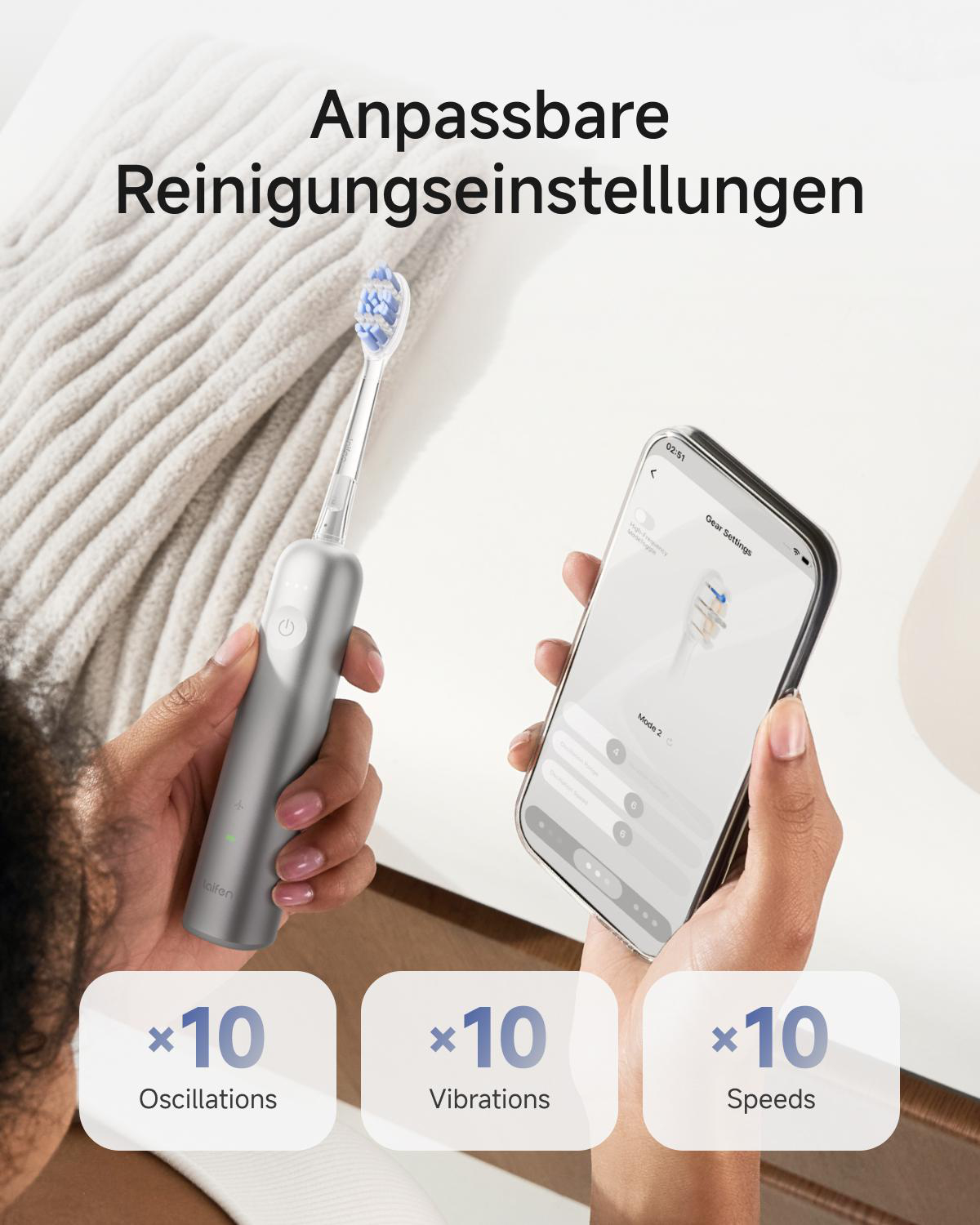 Eine Person hält eine silberne elektrische Zahnbürste und ein Smartphone mit App-Einstellungen, Text zeigt 10 Geschwindigkeiten.