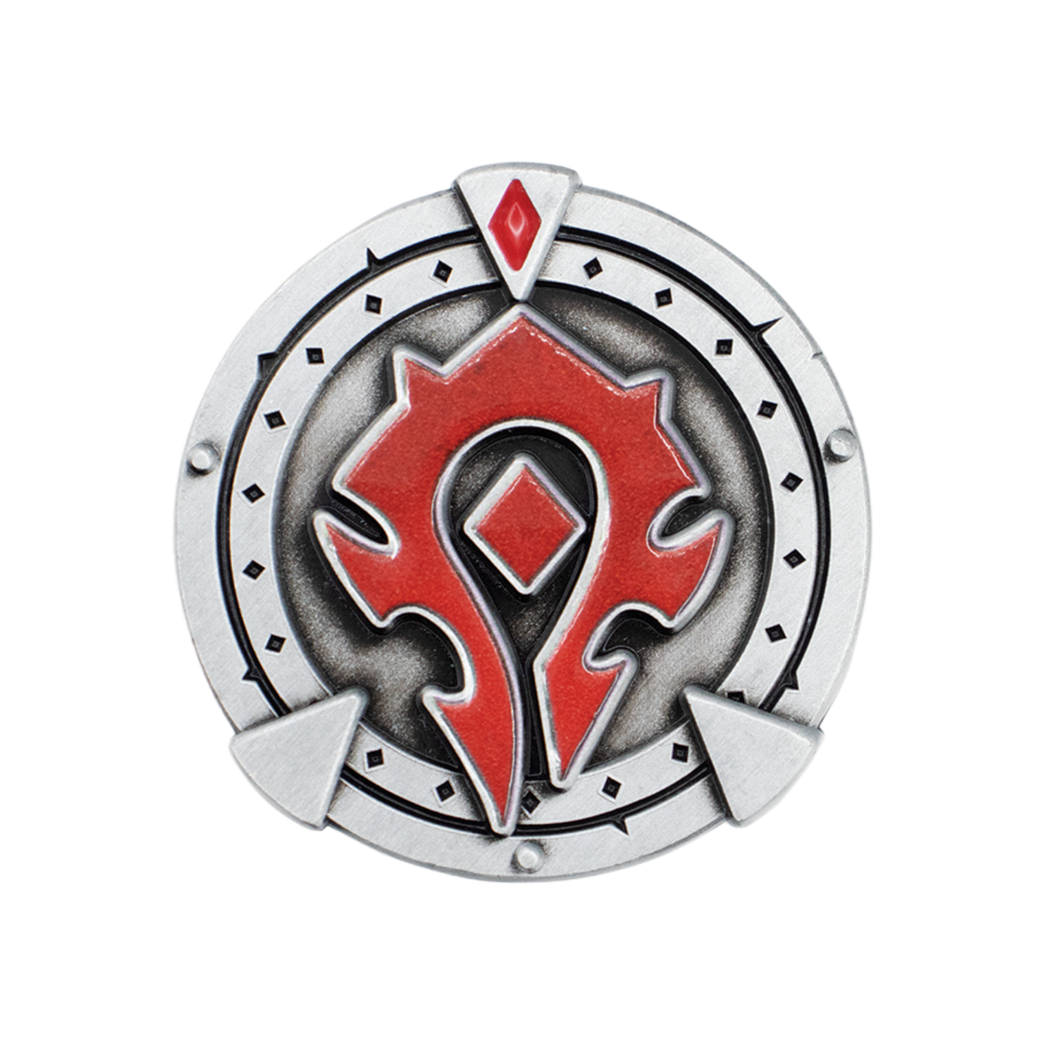 Un medallón metálico circular con el símbolo rojo de la Horda de World of Warcraft sobre fondo negro.