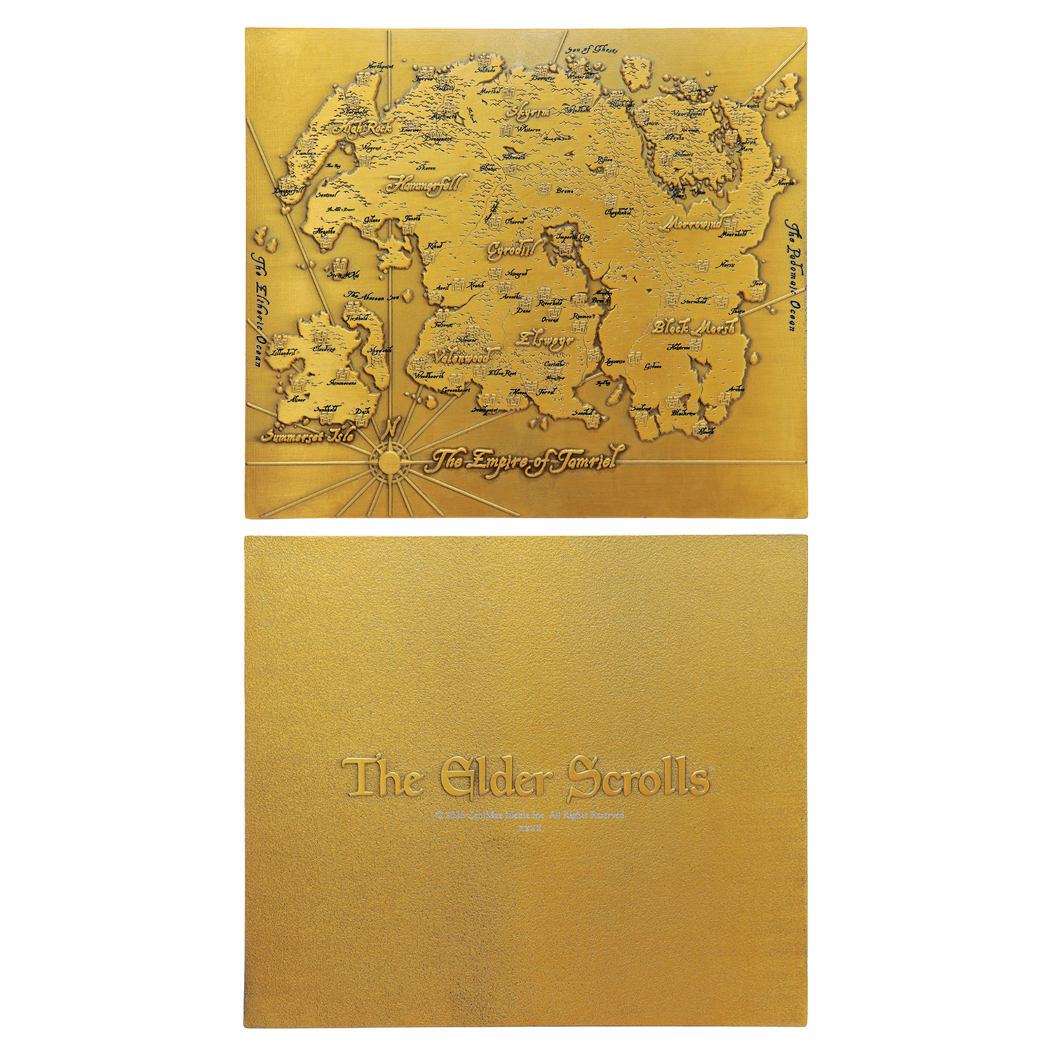 Placa dorada con un mapa en relieve de Tamriel arriba y el logotipo de The Elder Scrolls abajo.