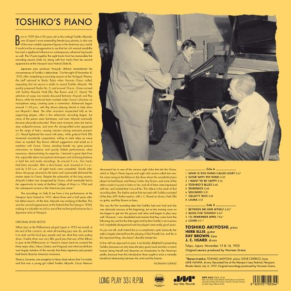 Albumcover mit Text über Toshiko Akiyoshi und einem historischen Foto von Musikern bei einer Aufnahme.