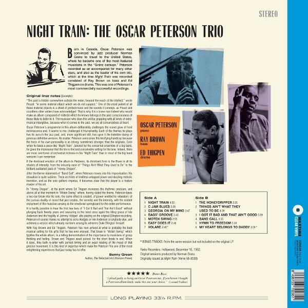 Rückseite des Jazz-Album-Covers "Night Train" des Oscar Peterson Trio mit Fotos, Begleittext und Tracklist.