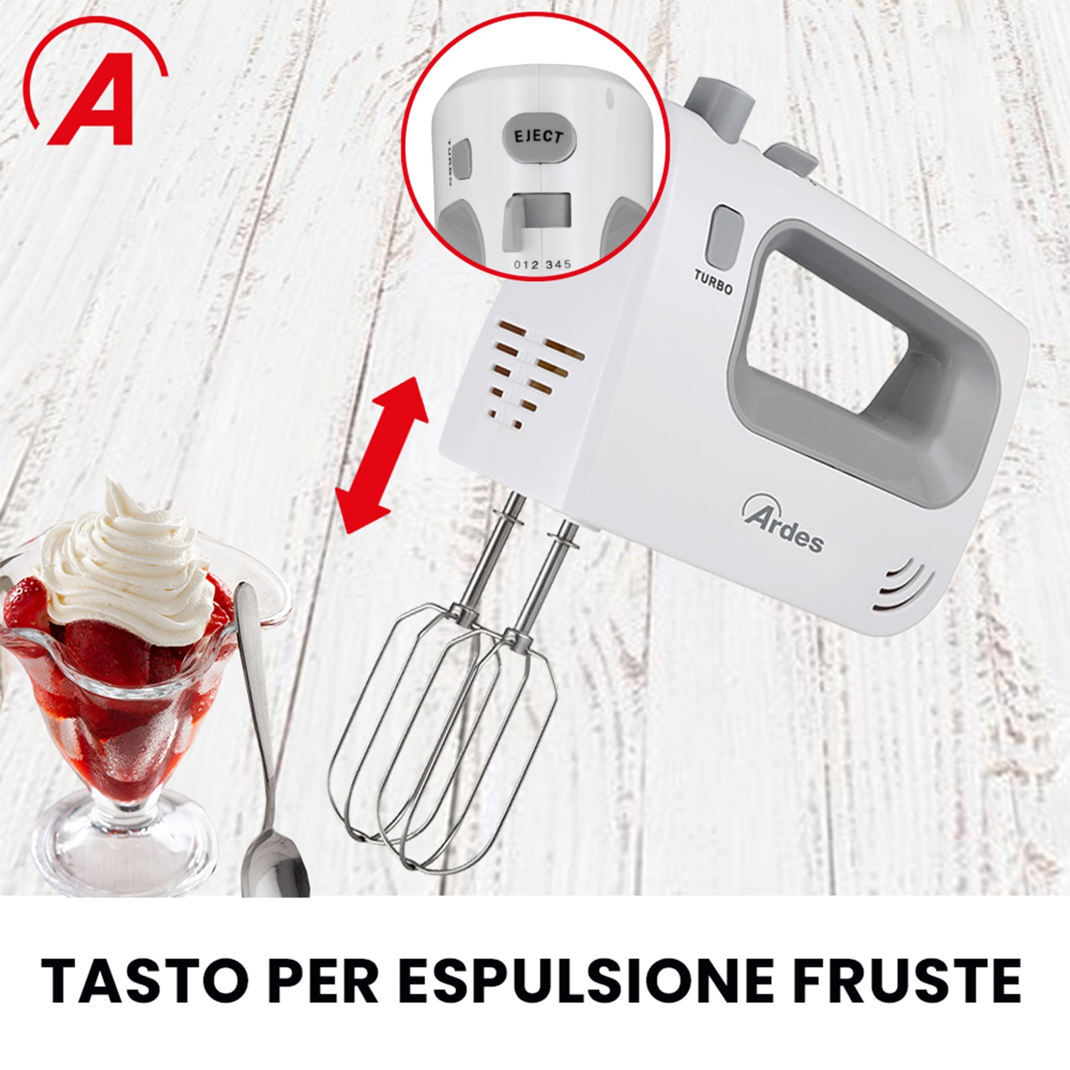 Sbattitore elettrico bianco Ardes con due fruste, dettaglio del tasto di espulsione, accanto a un dessert con fragole.
