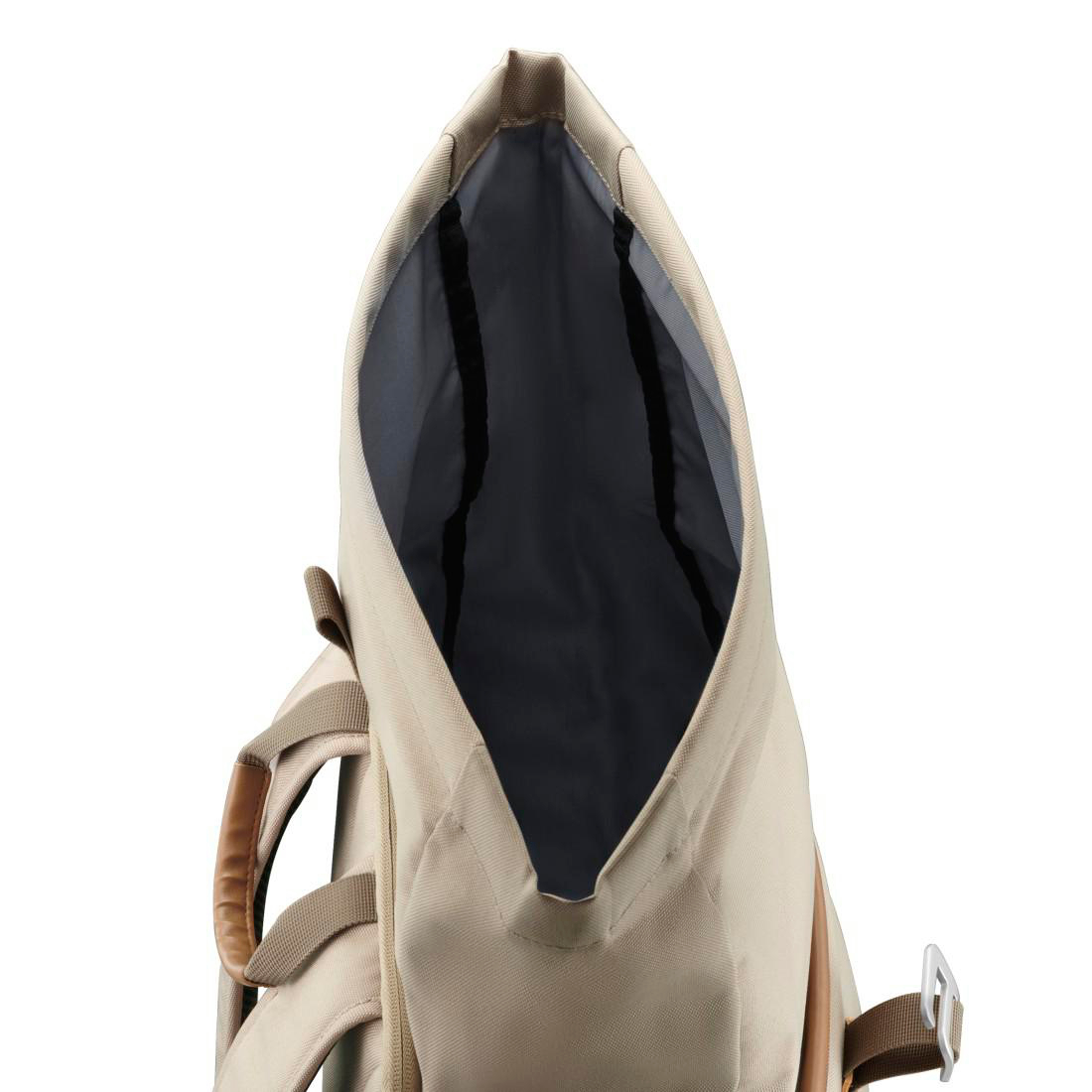 Ein offener, beiger Rucksack mit grauem Innenfutter und braunen Akzenten.