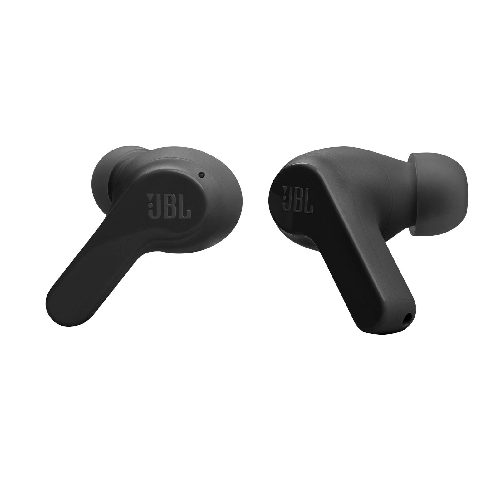 Zwei schwarze JBL In-Ear-Kopfhörer mit Stiel vor weißem Hintergrund.
