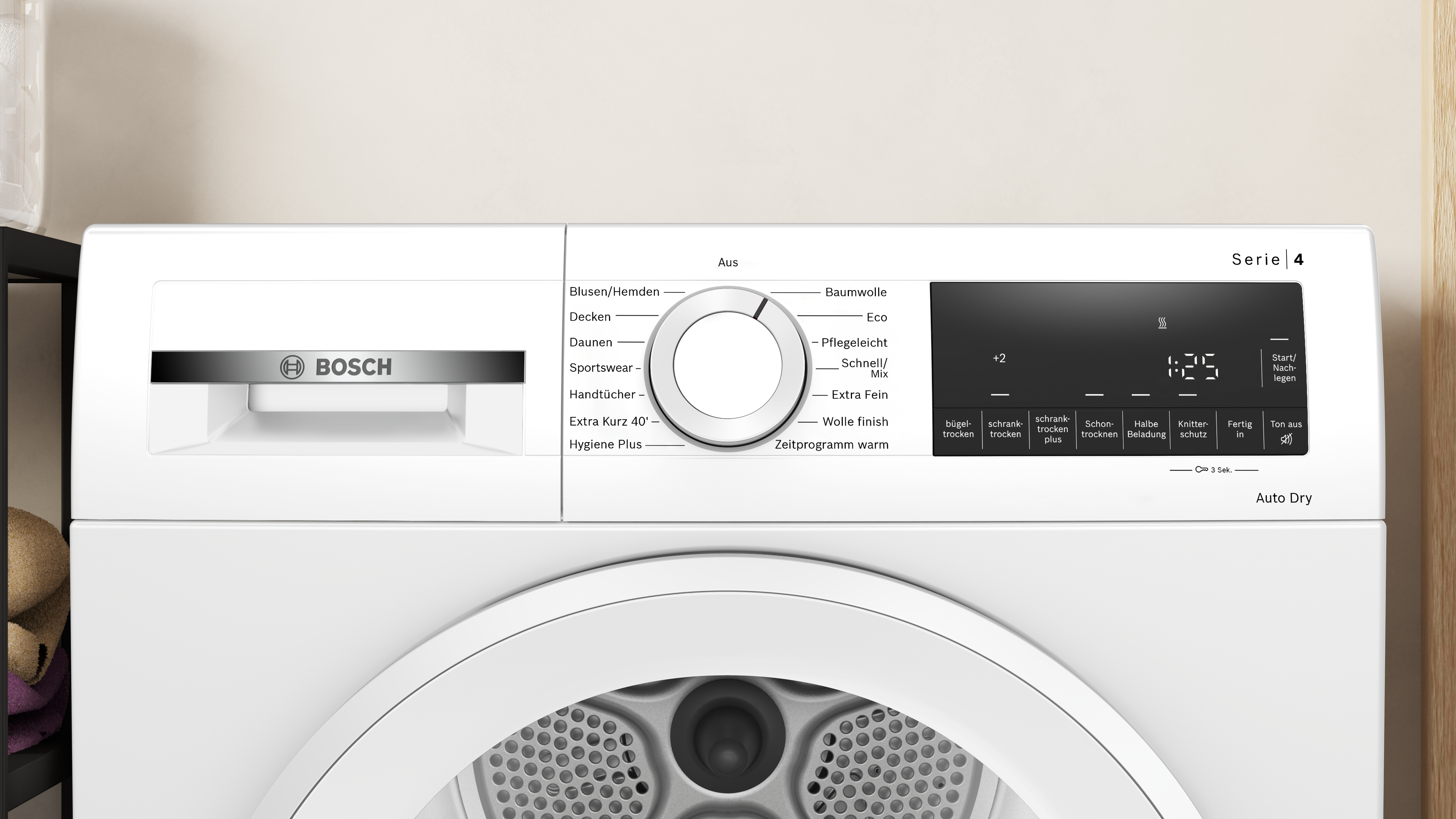 Frontansicht eines weißen Bosch Trockners Serie 4 mit Programmwahlknopf und digitalem Display.