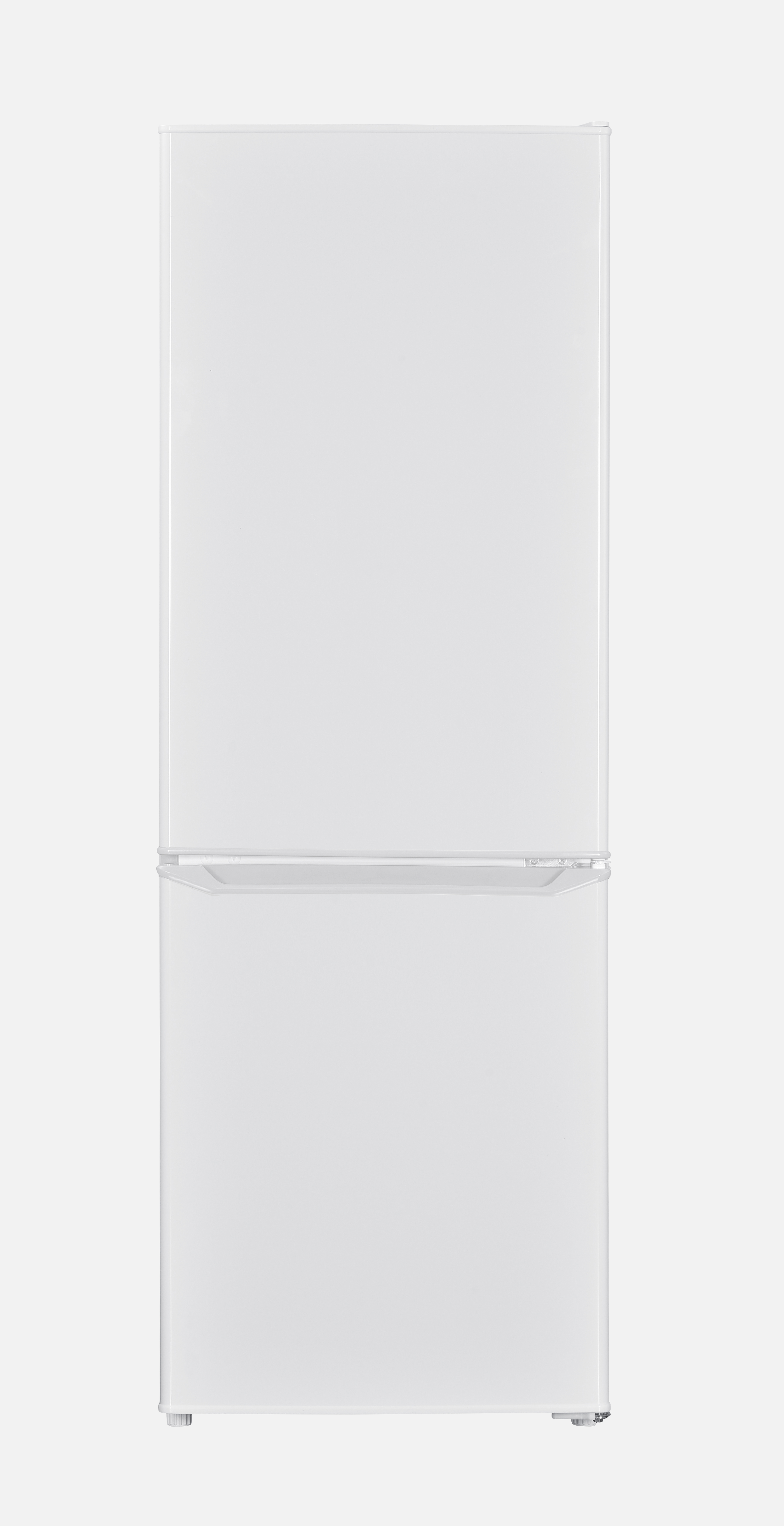 Ein weißer, freistehender Kühlschrank mit Gefrierfach unten und einfachem Design auf hellem Hintergrund.