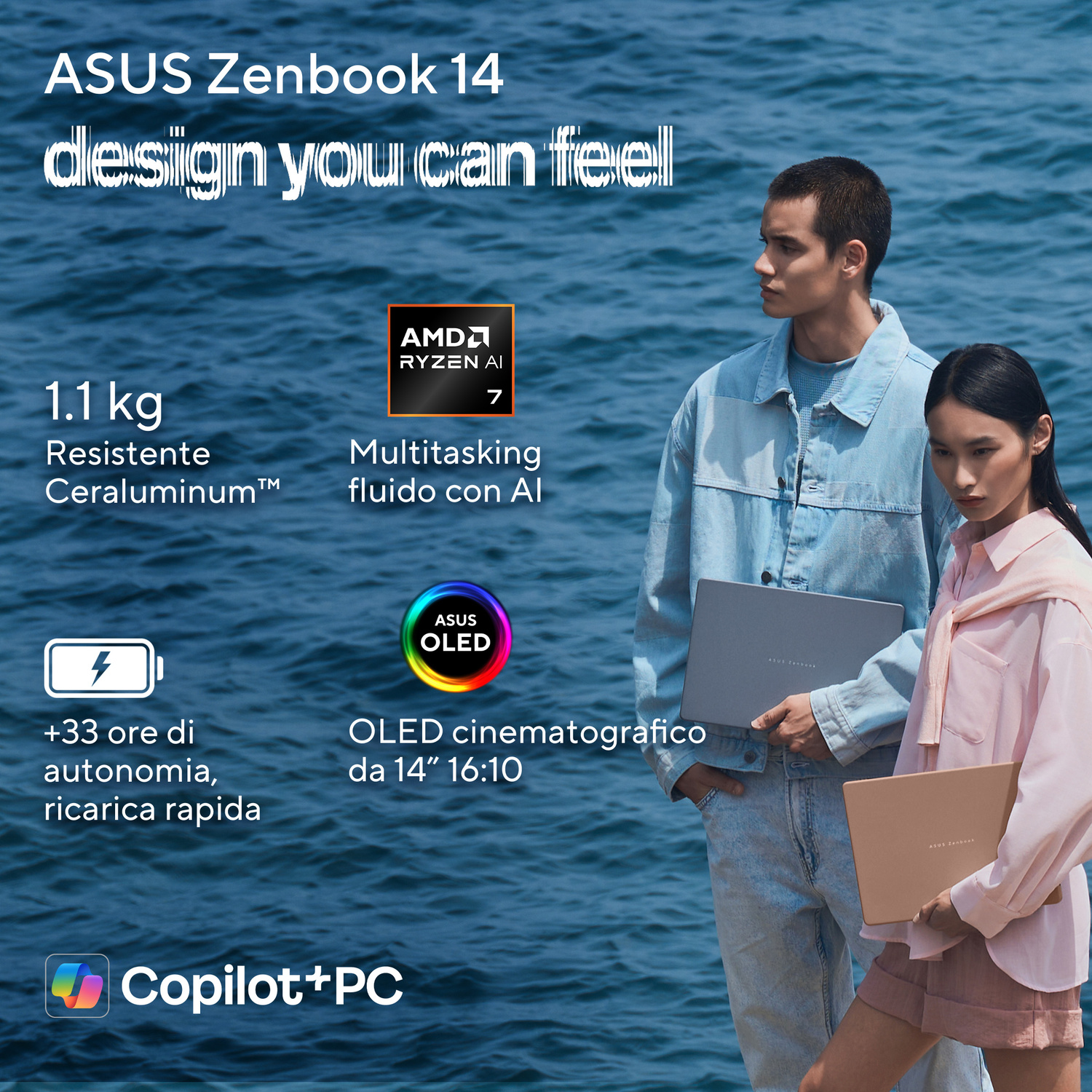 Due persone tengono laptop ASUS Zenbook 14 sullo sfondo del mare blu, con specifiche e testo.