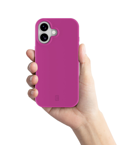 Una mano sostiene un teléfono inteligente magenta con dos cámaras en la parte trasera sobre fondo blanco.