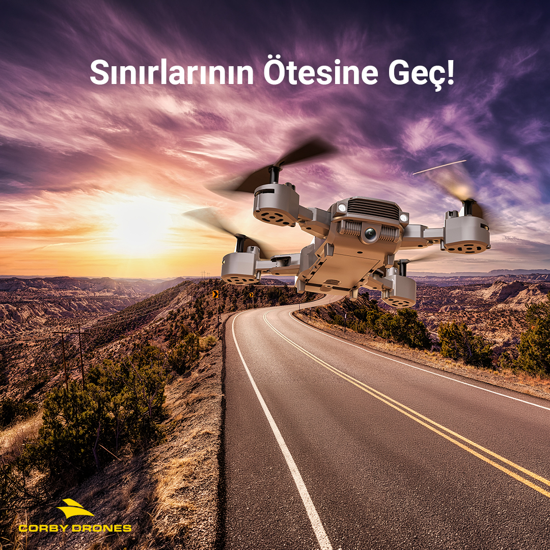 Gün batımında dağ yolunun üzerinde uçan bir drone ve Sınırlarının Ötesine Geç! yazısı.