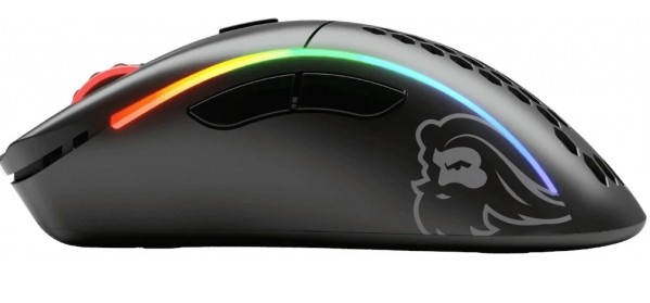 RGB aydınlatmalı ve logosu olan siyah oyuncu faresinin yan görünümü.